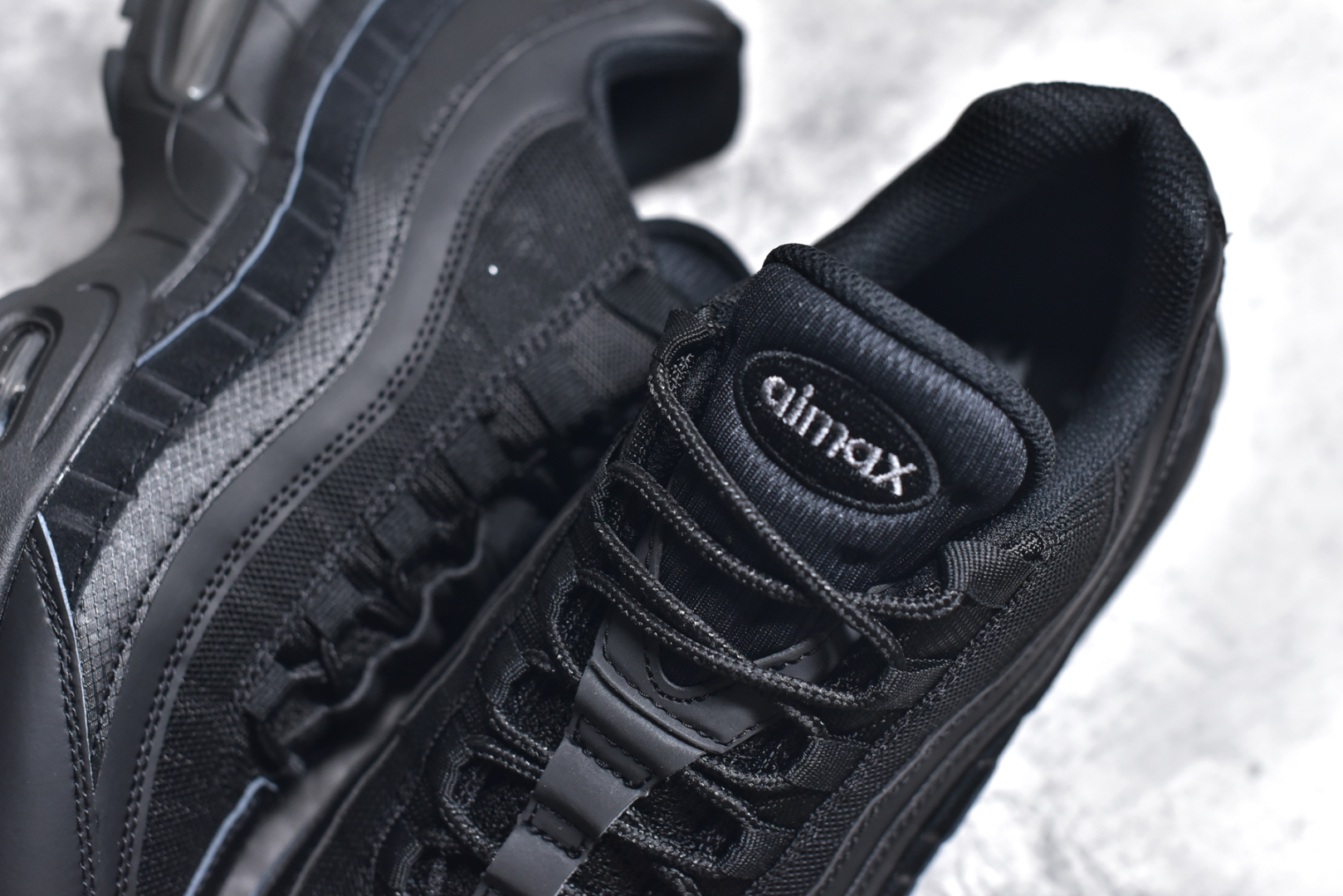 图片[9]-#独家纯原 渠道原装 市场最强NK Air Max 95 复古减震气垫跑鞋 纯黑黑武士 CI3705-001 经典重温 外单专供 终端操作 鞋款设计灵感源于人体构造 中底设计基于人体的脊柱构造 尺码：40 40.5 41 42 42.5 43 44 44.5 45 45.5 46 47.5 48.5-选品中心