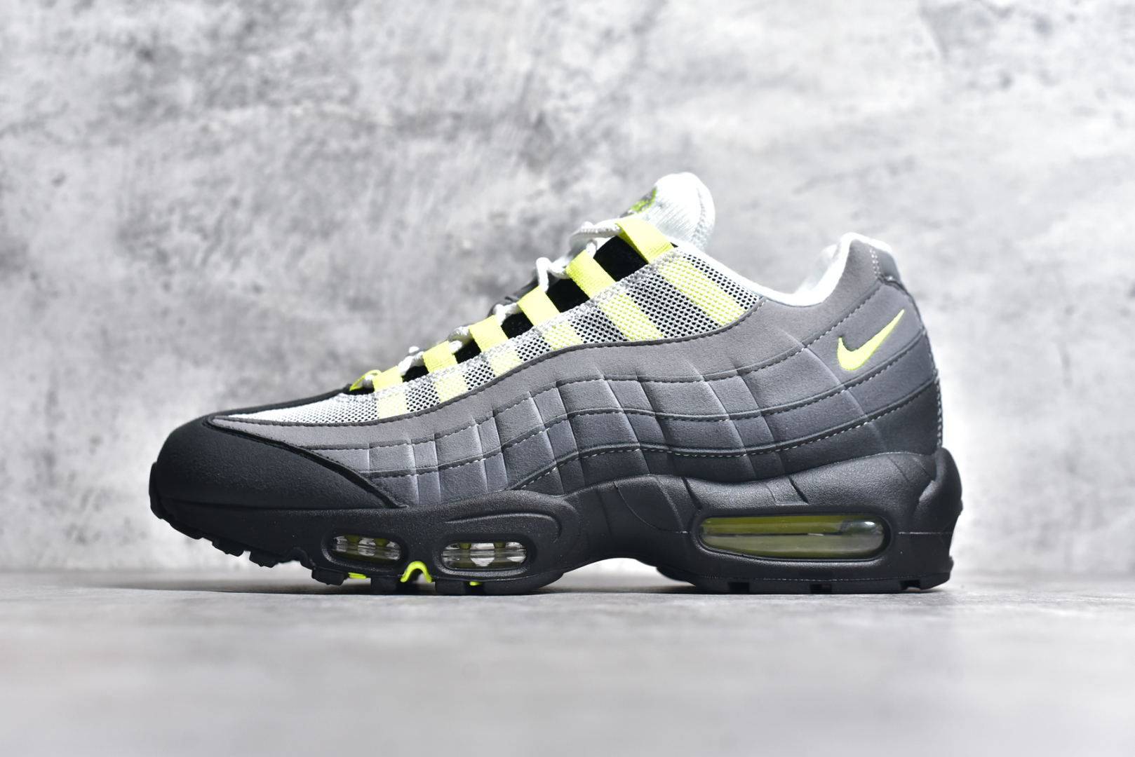 #独家纯原 渠道原装 市场最强NK Air Max 95 复古减震气垫跑鞋 经典重温 外单专供 终端操作 鞋款设计灵感源于人体构造 中底设计基于人体的脊柱构造 尺码：40 40.5 41 42 42.5 43 44 44.5 45 45.5 46 47.5 48.5-选品中心