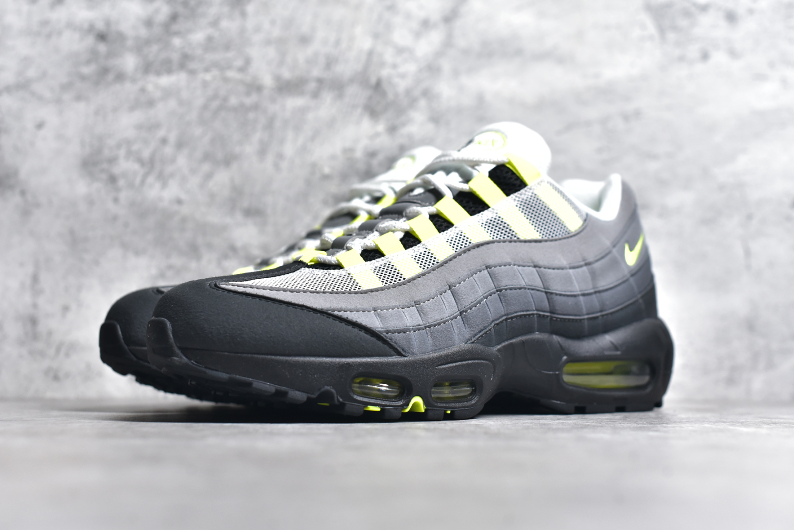 图片[2]-#独家纯原 渠道原装 市场最强NK Air Max 95 复古减震气垫跑鞋 经典重温 外单专供 终端操作 鞋款设计灵感源于人体构造 中底设计基于人体的脊柱构造 尺码：40 40.5 41 42 42.5 43 44 44.5 45 45.5 46 47.5 48.5-选品中心