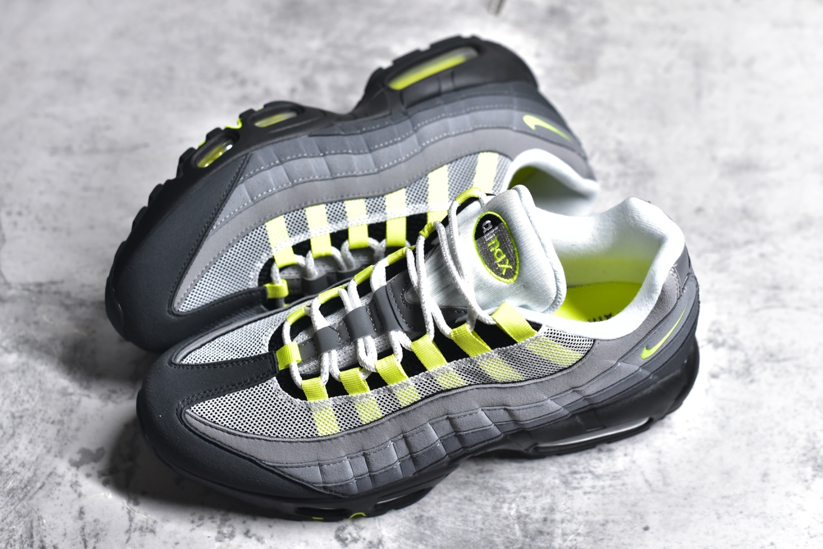 图片[7]-#独家纯原 渠道原装 市场最强NK Air Max 95 复古减震气垫跑鞋 经典重温 外单专供 终端操作 鞋款设计灵感源于人体构造 中底设计基于人体的脊柱构造 尺码：40 40.5 41 42 42.5 43 44 44.5 45 45.5 46 47.5 48.5-选品中心