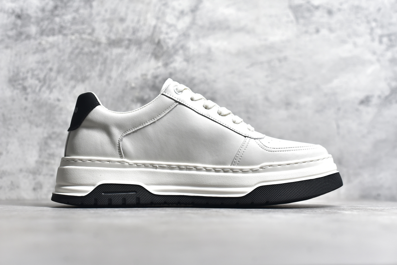 新货#Valentino 华伦天奴 Rockstud untitled 厚底休闲小白鞋