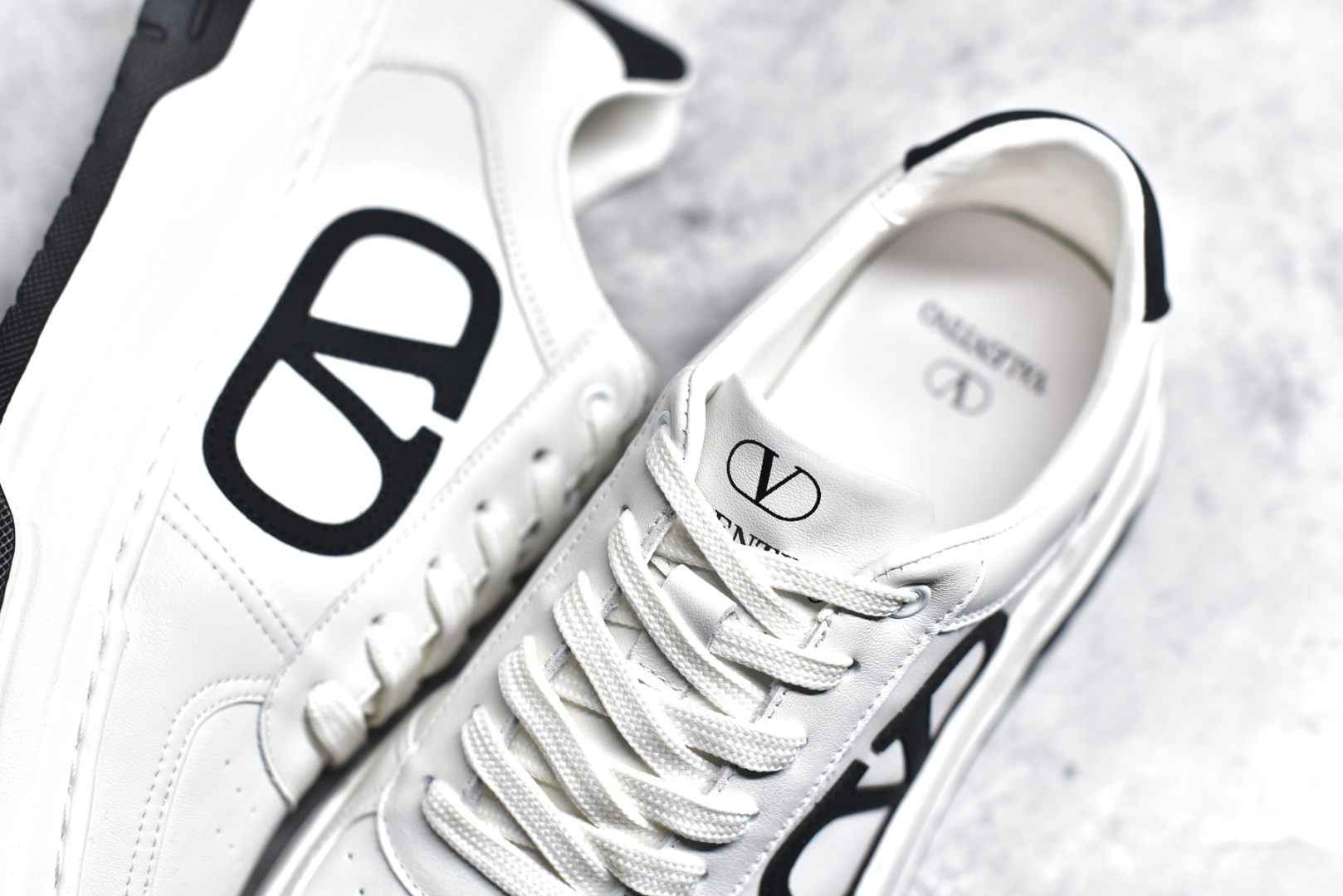新货#Valentino 华伦天奴 Rockstud untitled 厚底休闲小白鞋