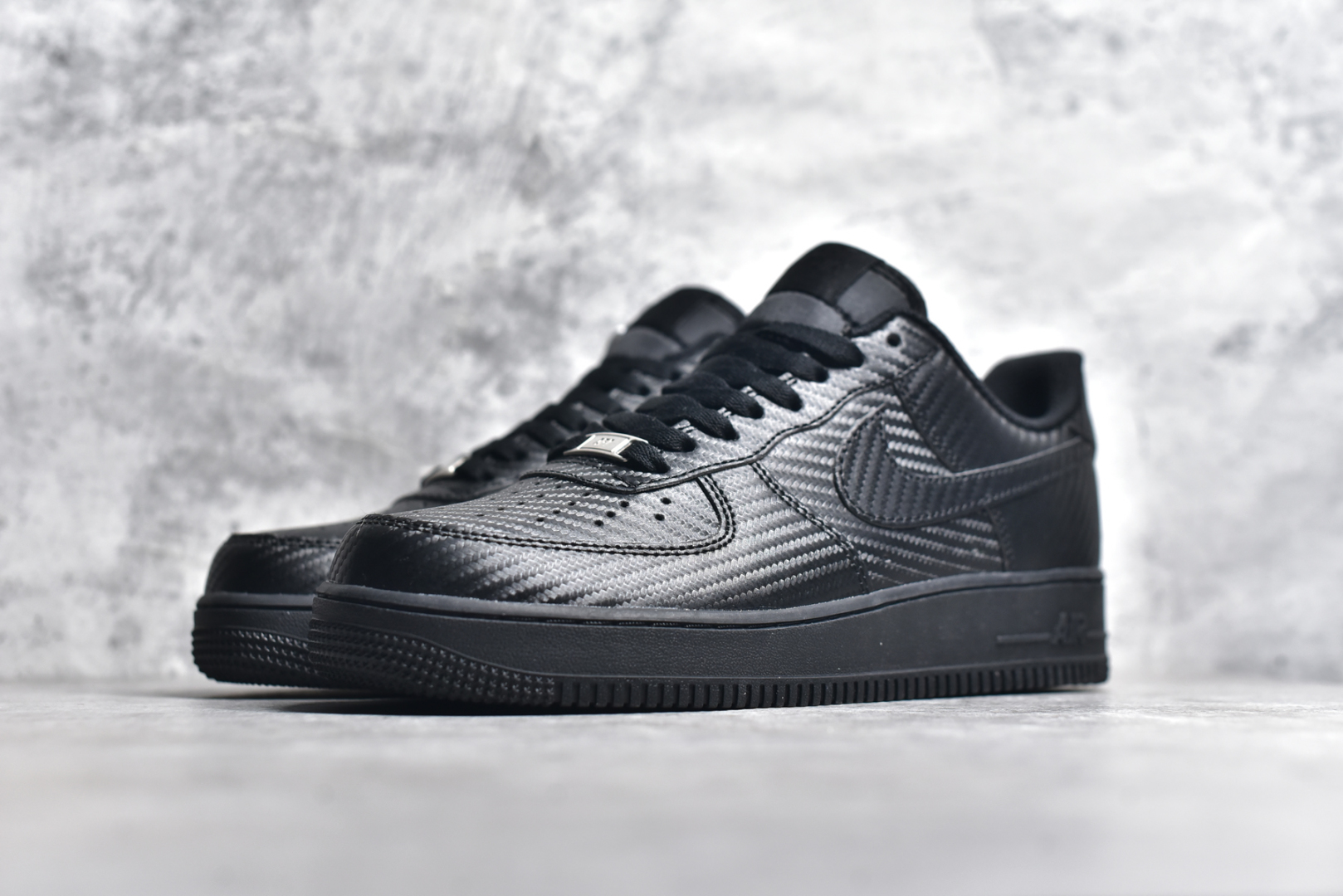 图片[2]-#NK Air Force 1’07 空军一号低帮百搭休闲运动板鞋。柔软、弹性十足的缓震性能和出色的中底设计，横跨复古与现代的外型结合，造就出风靡全球三十多年的Force 1。 货号：HF2886-001 尺码：36 36.5 37.5 38 38.5 39 40 40.5 41 42 42.5 43 44 45-选品中心