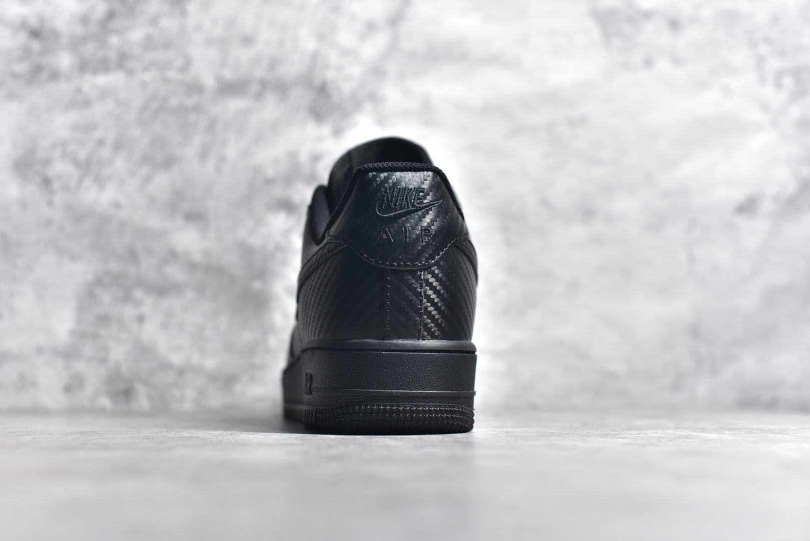 图片[5]-#NK Air Force 1’07 空军一号低帮百搭休闲运动板鞋。柔软、弹性十足的缓震性能和出色的中底设计，横跨复古与现代的外型结合，造就出风靡全球三十多年的Force 1。 货号：HF2886-001 尺码：36 36.5 37.5 38 38.5 39 40 40.5 41 42 42.5 43 44 45-选品中心