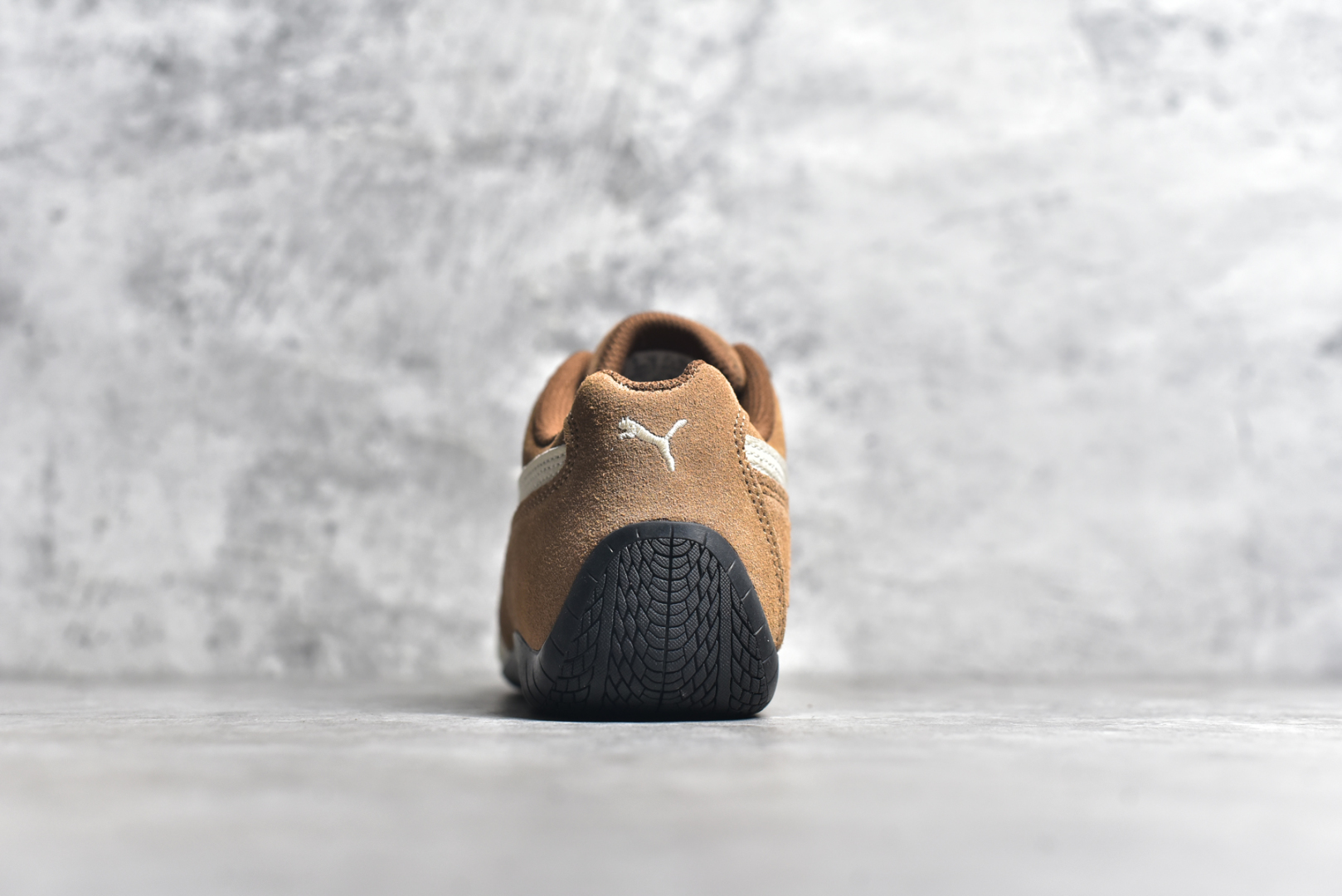 图片[5]-#彪马二代 Puma Palermo OG 复古单品 彪马 防滑耐磨低帮德训板鞋 孔眼底座和脚趾凸起由绒面革材料制成 支持侧踏时的踏步工作 脚背和侧板采用尼龙网布 即使在健身房等使用环境中也能确保透气性 像吸盘一样的设计是为了提高体育馆表面的抓地力性能 尺码： 36 36.5 37.5 38 38.5 39 40 40.5 41 42 42.5 43 44 45-选品中心