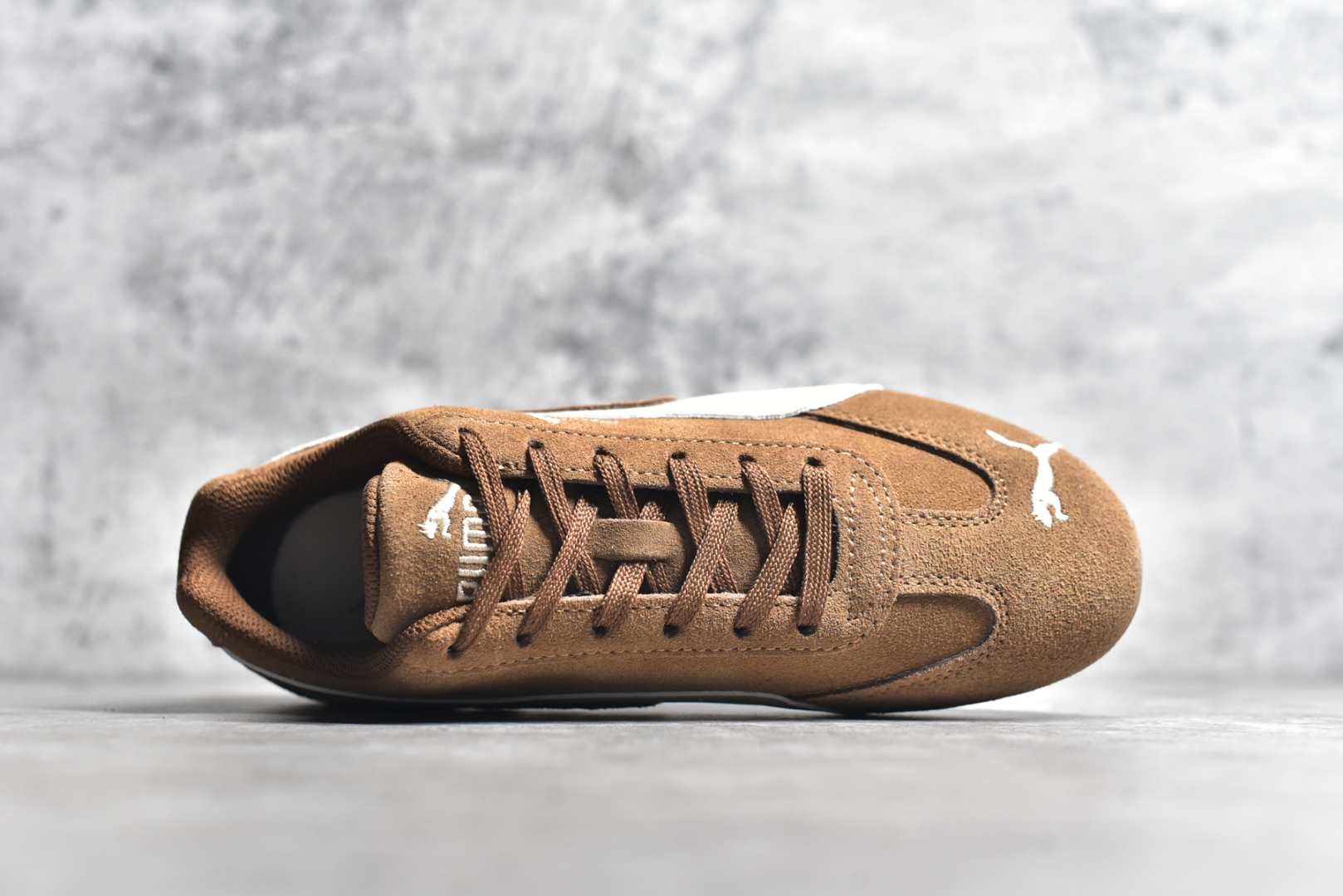 图片[4]-#彪马二代 Puma Palermo OG 复古单品 彪马 防滑耐磨低帮德训板鞋 孔眼底座和脚趾凸起由绒面革材料制成 支持侧踏时的踏步工作 脚背和侧板采用尼龙网布 即使在健身房等使用环境中也能确保透气性 像吸盘一样的设计是为了提高体育馆表面的抓地力性能 尺码： 36 36.5 37.5 38 38.5 39 40 40.5 41 42 42.5 43 44 45-选品中心