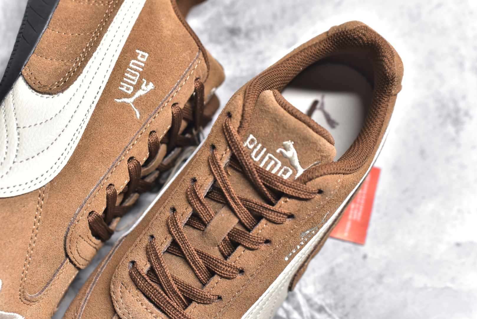 图片[9]-#彪马二代 Puma Palermo OG 复古单品 彪马 防滑耐磨低帮德训板鞋 孔眼底座和脚趾凸起由绒面革材料制成 支持侧踏时的踏步工作 脚背和侧板采用尼龙网布 即使在健身房等使用环境中也能确保透气性 像吸盘一样的设计是为了提高体育馆表面的抓地力性能 尺码： 36 36.5 37.5 38 38.5 39 40 40.5 41 42 42.5 43 44 45-选品中心