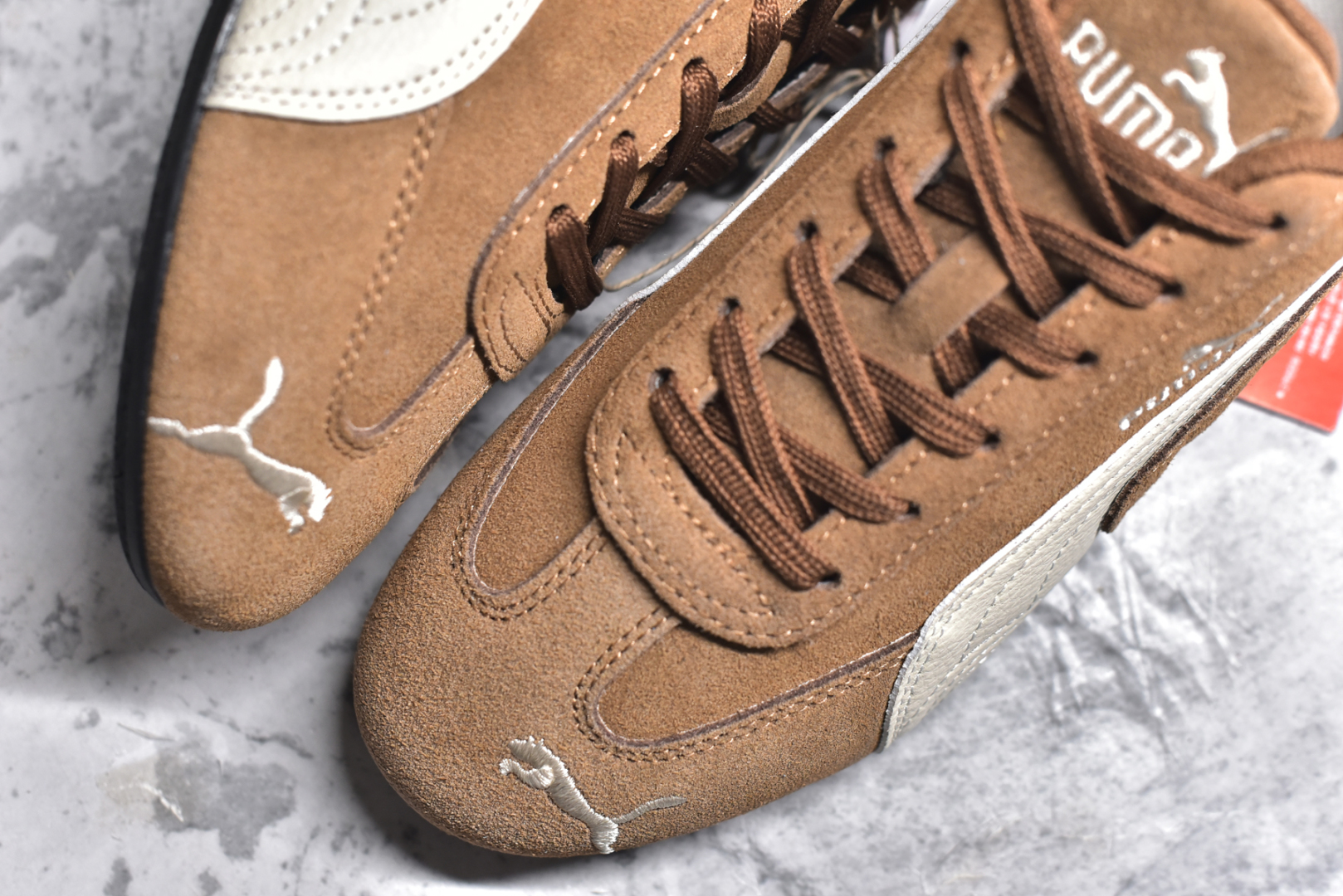图片[8]-#彪马二代 Puma Palermo OG 复古单品 彪马 防滑耐磨低帮德训板鞋 孔眼底座和脚趾凸起由绒面革材料制成 支持侧踏时的踏步工作 脚背和侧板采用尼龙网布 即使在健身房等使用环境中也能确保透气性 像吸盘一样的设计是为了提高体育馆表面的抓地力性能 尺码： 36 36.5 37.5 38 38.5 39 40 40.5 41 42 42.5 43 44 45-选品中心