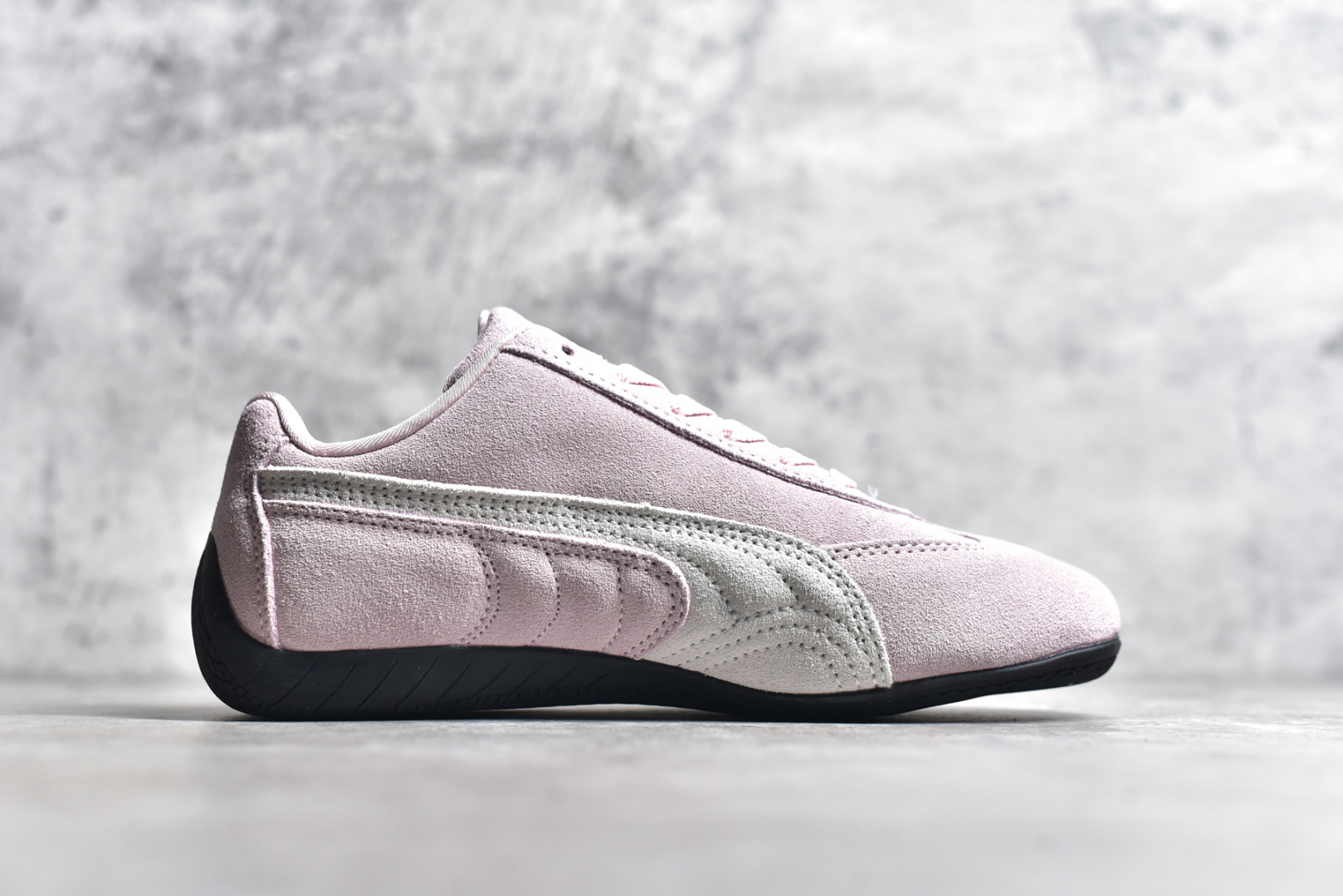 图片[3]-#彪马二代 Puma Palermo OG 复古单品 彪马 防滑耐磨低帮德训板鞋 孔眼底座和脚趾凸起由绒面革材料制成 支持侧踏时的踏步工作 脚背和侧板采用尼龙网布 即使在健身房等使用环境中也能确保透气性 像吸盘一样的设计是为了提高体育馆表面的抓地力性能 尺码： 36 36.5 37.5 38 38.5 39 40 40.5 41 42 42.5 43 44 45-选品中心
