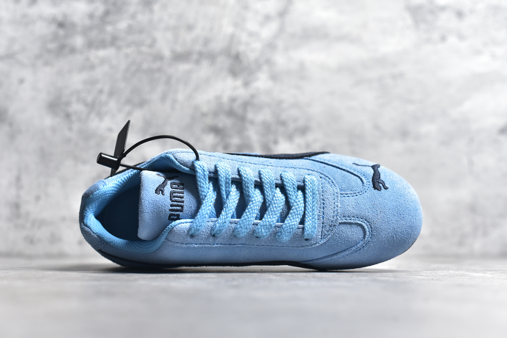 图片[4]-#彪马二代 Puma Palermo OG 复古单品 彪马 防滑耐磨低帮德训板鞋 孔眼底座和脚趾凸起由绒面革材料制成 支持侧踏时的踏步工作 脚背和侧板采用尼龙网布 即使在健身房等使用环境中也能确保透气性 像吸盘一样的设计是为了提高体育馆表面的抓地力性能 尺码： 36 36.5 37.5 38 38.5 39 40 40.5 41 42 42.5 43 44 45-选品中心