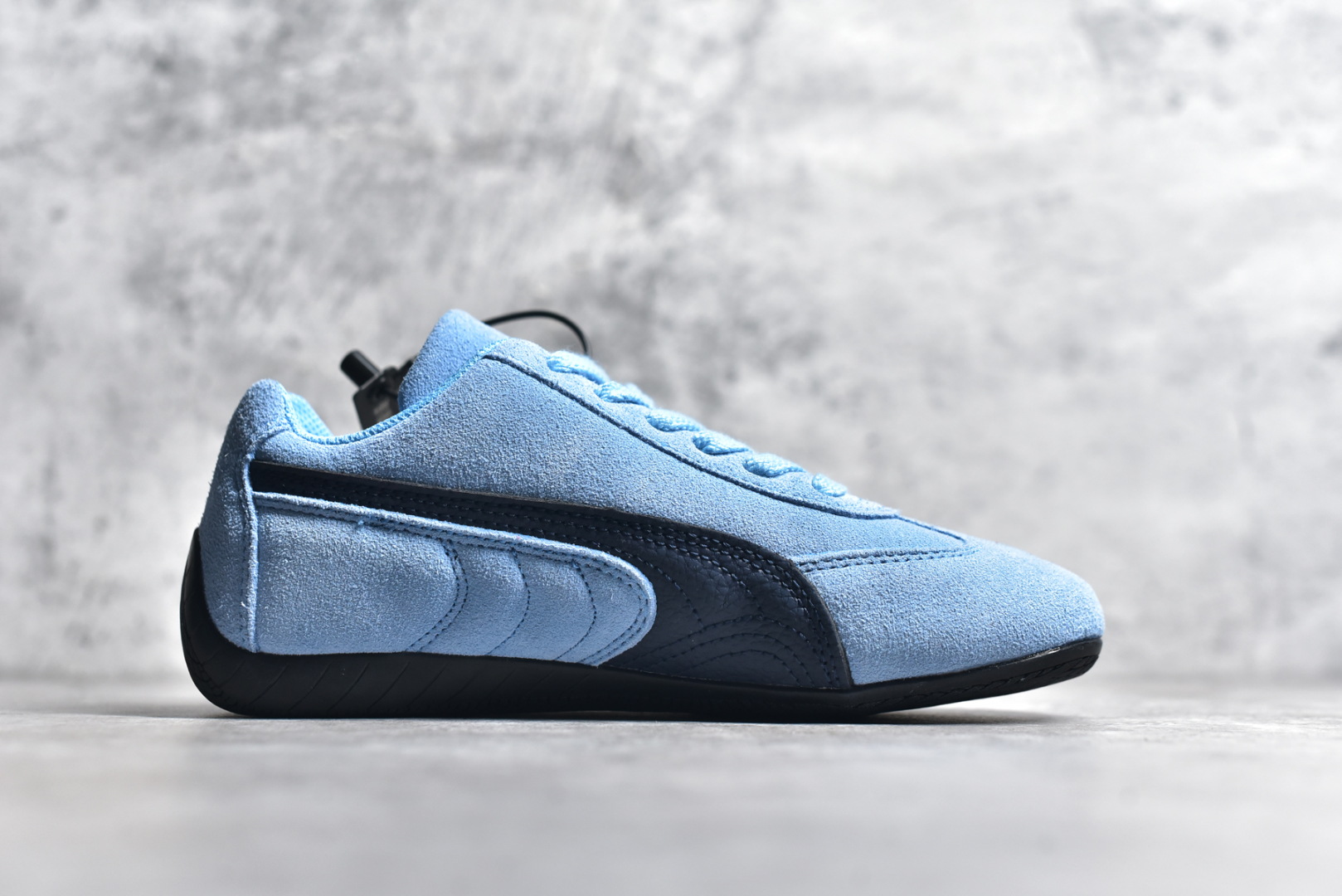 图片[3]-#彪马二代 Puma Palermo OG 复古单品 彪马 防滑耐磨低帮德训板鞋 孔眼底座和脚趾凸起由绒面革材料制成 支持侧踏时的踏步工作 脚背和侧板采用尼龙网布 即使在健身房等使用环境中也能确保透气性 像吸盘一样的设计是为了提高体育馆表面的抓地力性能 尺码： 36 36.5 37.5 38 38.5 39 40 40.5 41 42 42.5 43 44 45-选品中心