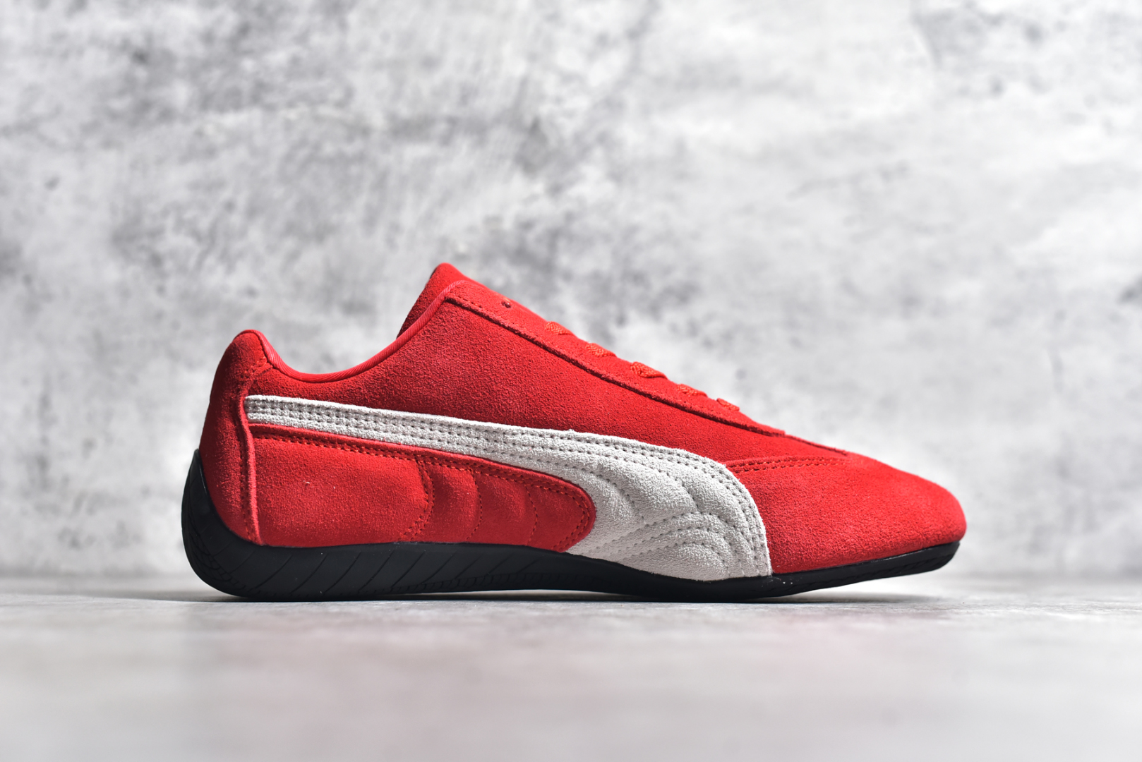 图片[3]-#彪马二代 Puma Palermo OG 复古单品 彪马 防滑耐磨低帮德训板鞋 孔眼底座和脚趾凸起由绒面革材料制成 支持侧踏时的踏步工作 脚背和侧板采用尼龙网布 即使在健身房等使用环境中也能确保透气性 像吸盘一样的设计是为了提高体育馆表面的抓地力性能 尺码： 36 36.5 37.5 38 38.5 39 40 40.5 41 42 42.5 43 44 45-选品中心