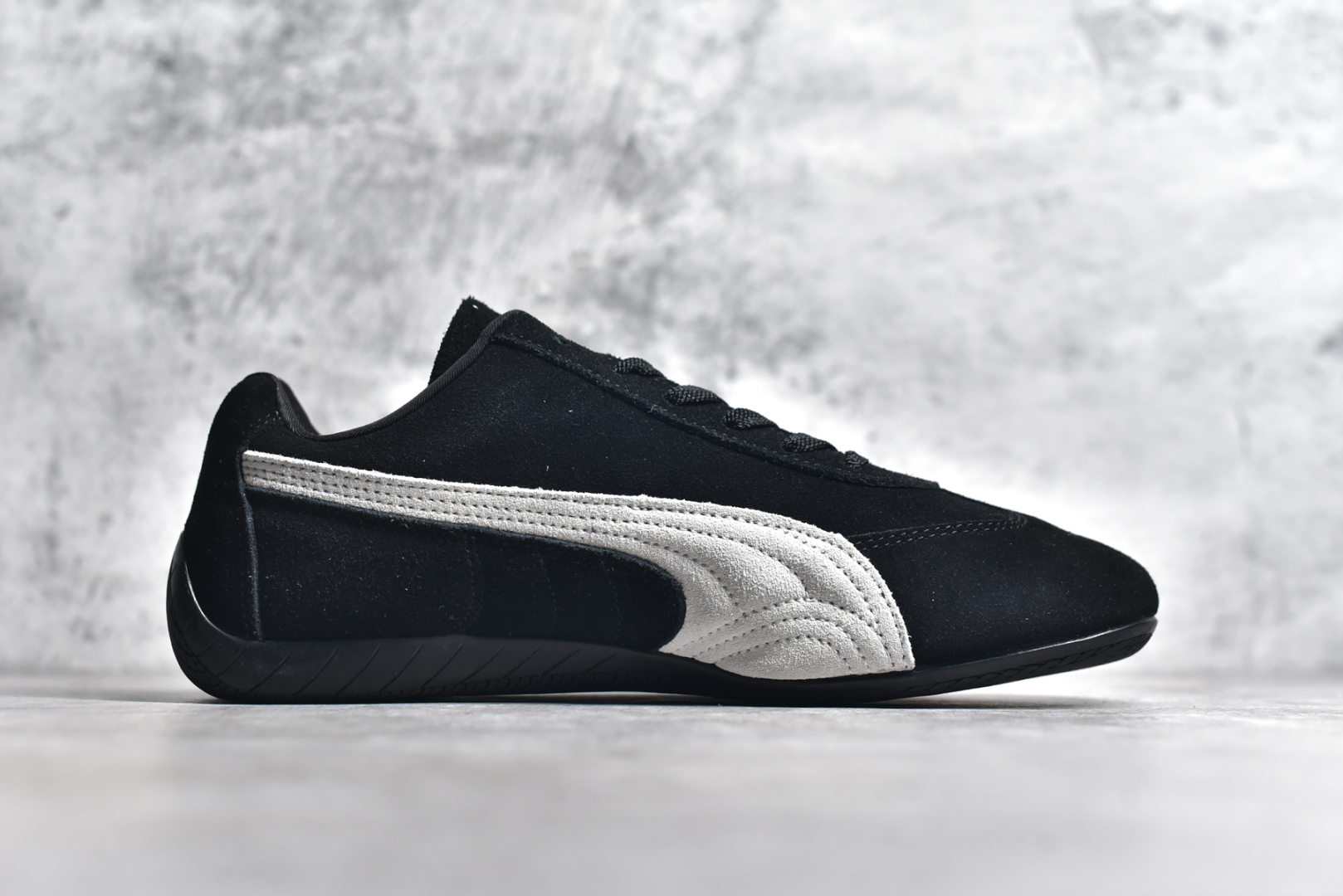 图片[3]-#彪马二代 Puma Palermo OG 复古单品 彪马 防滑耐磨低帮德训板鞋 孔眼底座和脚趾凸起由绒面革材料制成 支持侧踏时的踏步工作 脚背和侧板采用尼龙网布 即使在健身房等使用环境中也能确保透气性 像吸盘一样的设计是为了提高体育馆表面的抓地力性能 尺码： 36 36.5 37.5 38 38.5 39 40 40.5 41 42 42.5 43 44 45-选品中心
