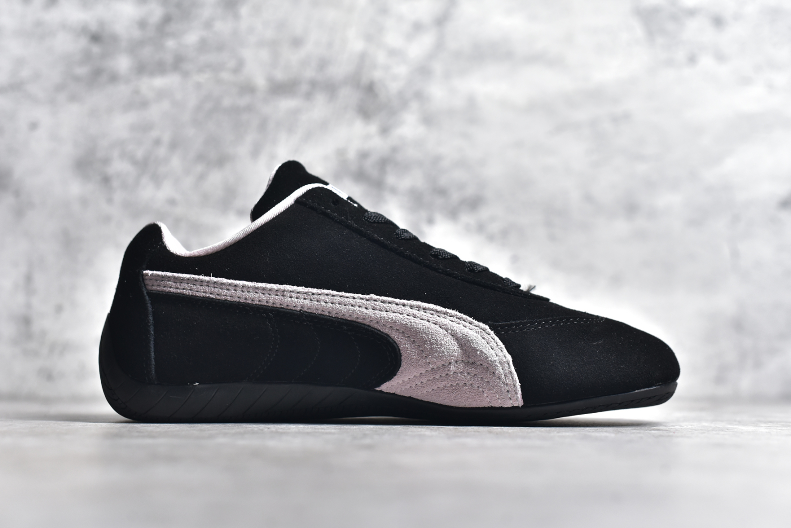 图片[3]-#彪马二代 Puma Palermo OG 复古单品 彪马 防滑耐磨低帮德训板鞋 孔眼底座和脚趾凸起由绒面革材料制成 支持侧踏时的踏步工作 脚背和侧板采用尼龙网布 即使在健身房等使用环境中也能确保透气性 像吸盘一样的设计是为了提高体育馆表面的抓地力性能 尺码： 36 36.5 37.5 38 38.5 39 40 40.5 41 42 42.5 43 44 45-选品中心