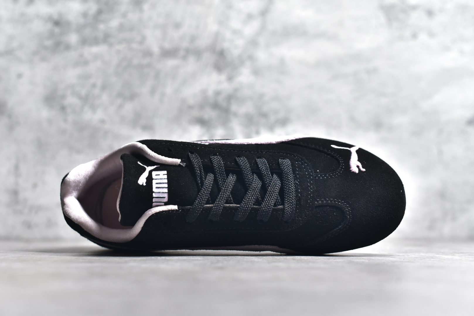 图片[4]-#彪马二代 Puma Palermo OG 复古单品 彪马 防滑耐磨低帮德训板鞋 孔眼底座和脚趾凸起由绒面革材料制成 支持侧踏时的踏步工作 脚背和侧板采用尼龙网布 即使在健身房等使用环境中也能确保透气性 像吸盘一样的设计是为了提高体育馆表面的抓地力性能 尺码： 36 36.5 37.5 38 38.5 39 40 40.5 41 42 42.5 43 44 45-选品中心