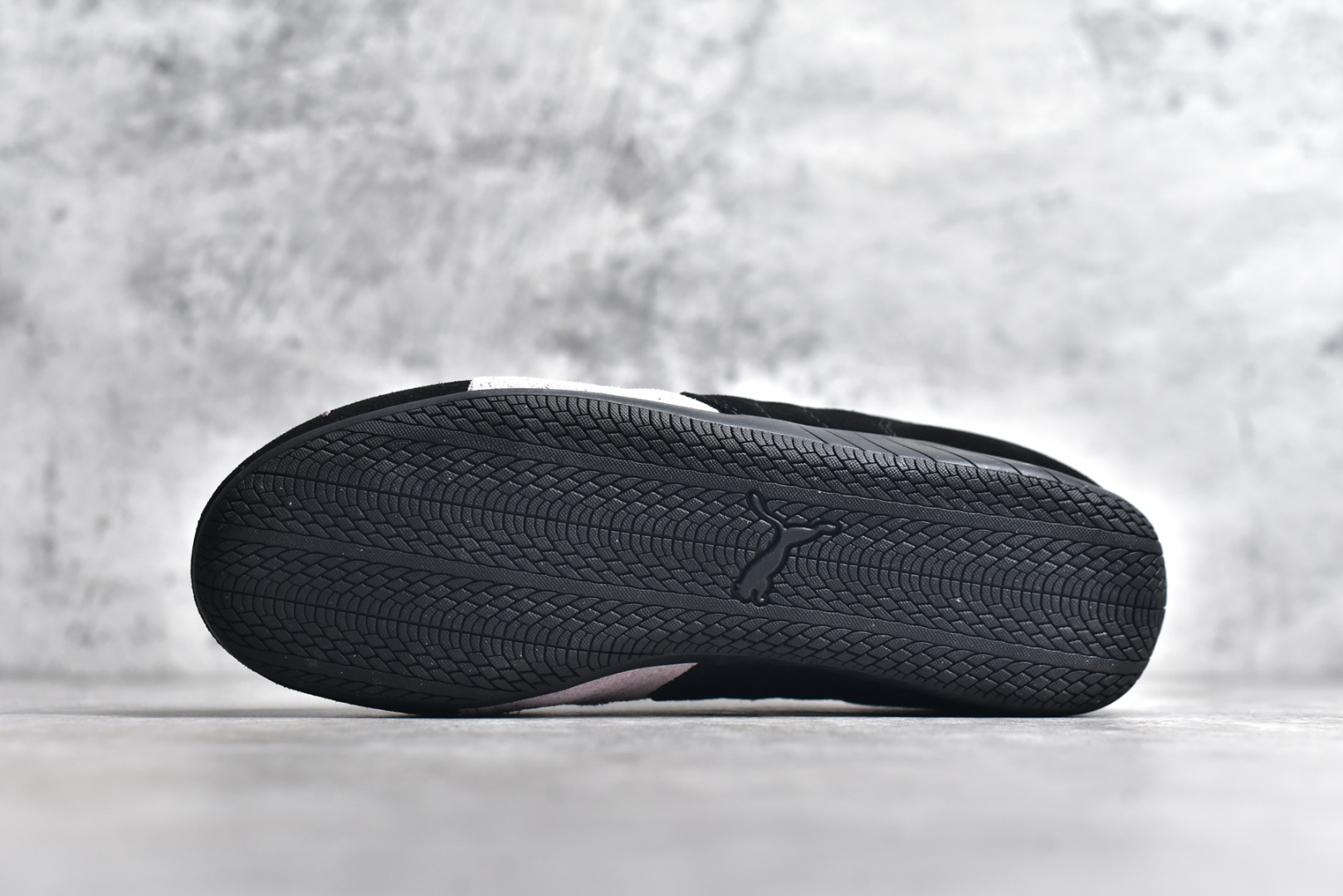 图片[6]-#彪马二代 Puma Palermo OG 复古单品 彪马 防滑耐磨低帮德训板鞋 孔眼底座和脚趾凸起由绒面革材料制成 支持侧踏时的踏步工作 脚背和侧板采用尼龙网布 即使在健身房等使用环境中也能确保透气性 像吸盘一样的设计是为了提高体育馆表面的抓地力性能 尺码： 36 36.5 37.5 38 38.5 39 40 40.5 41 42 42.5 43 44 45-选品中心