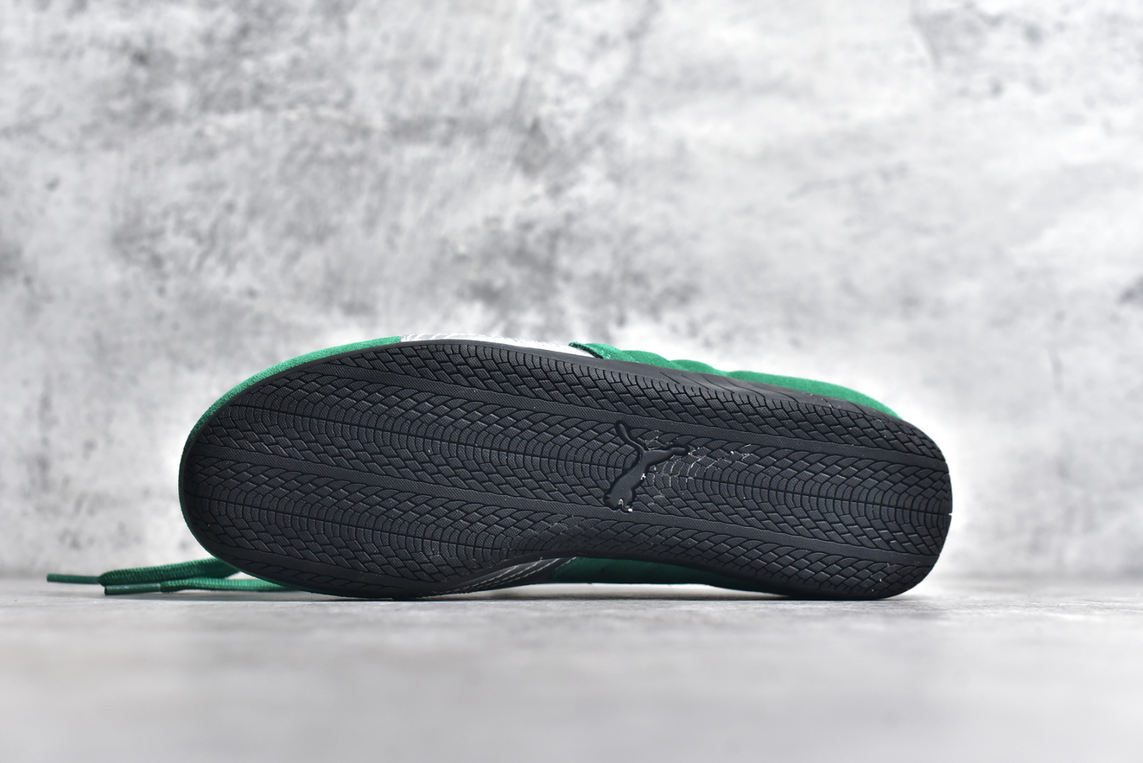 图片[6]-#彪马二代 Puma Palermo OG 复古单品 彪马 防滑耐磨低帮德训板鞋 孔眼底座和脚趾凸起由绒面革材料制成 支持侧踏时的踏步工作 脚背和侧板采用尼龙网布 即使在健身房等使用环境中也能确保透气性 像吸盘一样的设计是为了提高体育馆表面的抓地力性能 尺码： 36 36.5 37.5 38 38.5 39 40 40.5 41 42 42.5 43 44 45-选品中心
