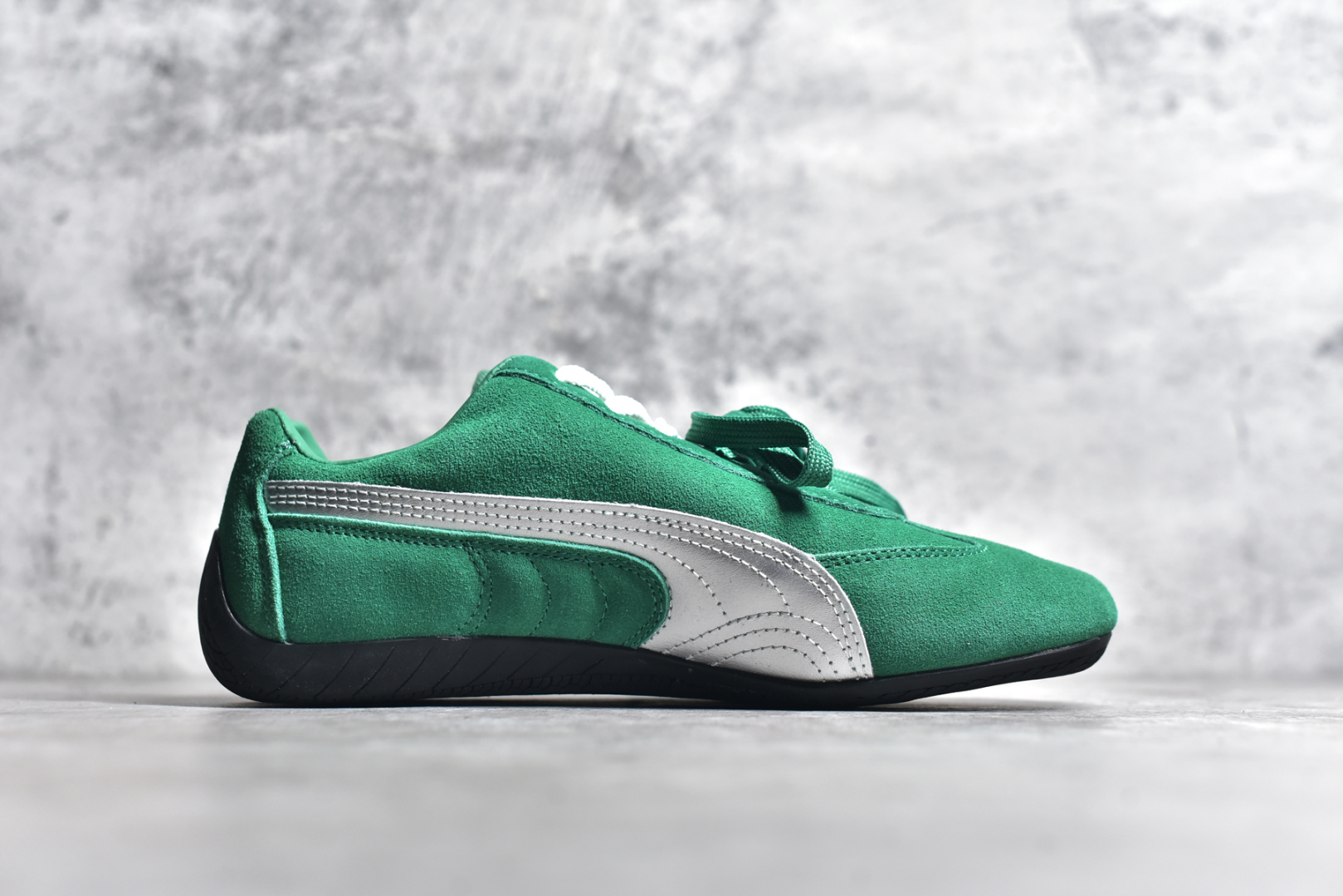 图片[3]-#彪马二代 Puma Palermo OG 复古单品 彪马 防滑耐磨低帮德训板鞋 孔眼底座和脚趾凸起由绒面革材料制成 支持侧踏时的踏步工作 脚背和侧板采用尼龙网布 即使在健身房等使用环境中也能确保透气性 像吸盘一样的设计是为了提高体育馆表面的抓地力性能 尺码： 36 36.5 37.5 38 38.5 39 40 40.5 41 42 42.5 43 44 45-选品中心