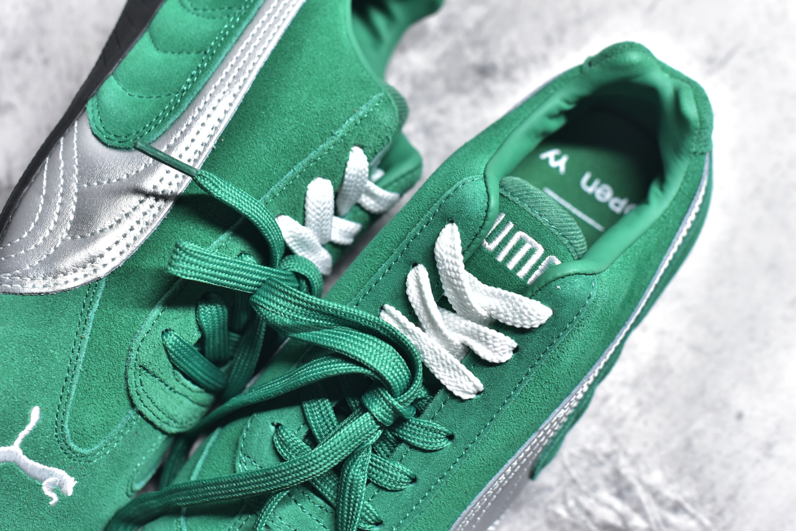 图片[9]-#彪马二代 Puma Palermo OG 复古单品 彪马 防滑耐磨低帮德训板鞋 孔眼底座和脚趾凸起由绒面革材料制成 支持侧踏时的踏步工作 脚背和侧板采用尼龙网布 即使在健身房等使用环境中也能确保透气性 像吸盘一样的设计是为了提高体育馆表面的抓地力性能 尺码： 36 36.5 37.5 38 38.5 39 40 40.5 41 42 42.5 43 44 45-选品中心