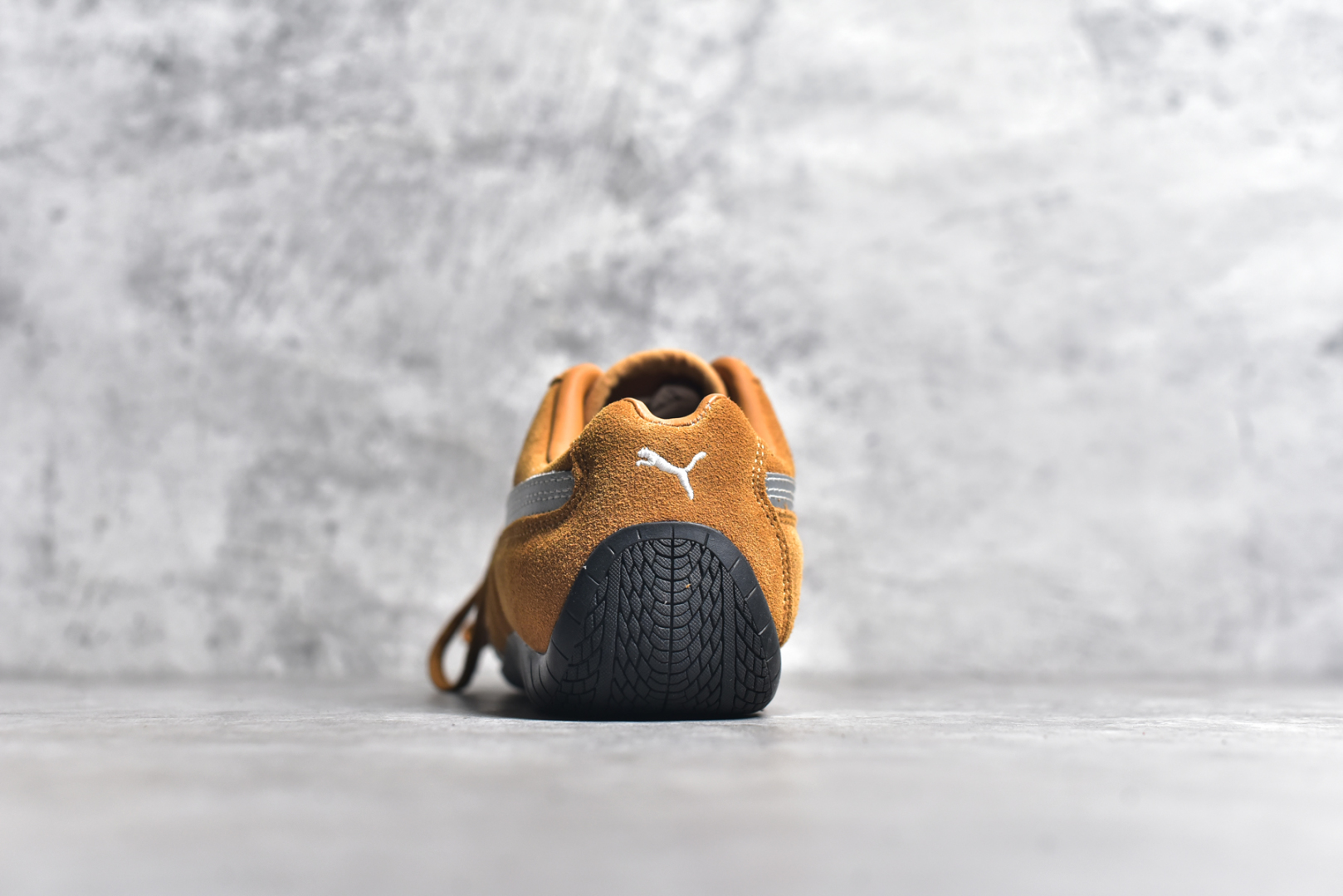 图片[5]-#彪马二代 Puma Palermo OG 复古单品 彪马 防滑耐磨低帮德训板鞋 孔眼底座和脚趾凸起由绒面革材料制成 支持侧踏时的踏步工作 脚背和侧板采用尼龙网布 即使在健身房等使用环境中也能确保透气性 像吸盘一样的设计是为了提高体育馆表面的抓地力性能 尺码： 36 36.5 37.5 38 38.5 39 40 40.5 41 42 42.5 43 44 45-选品中心