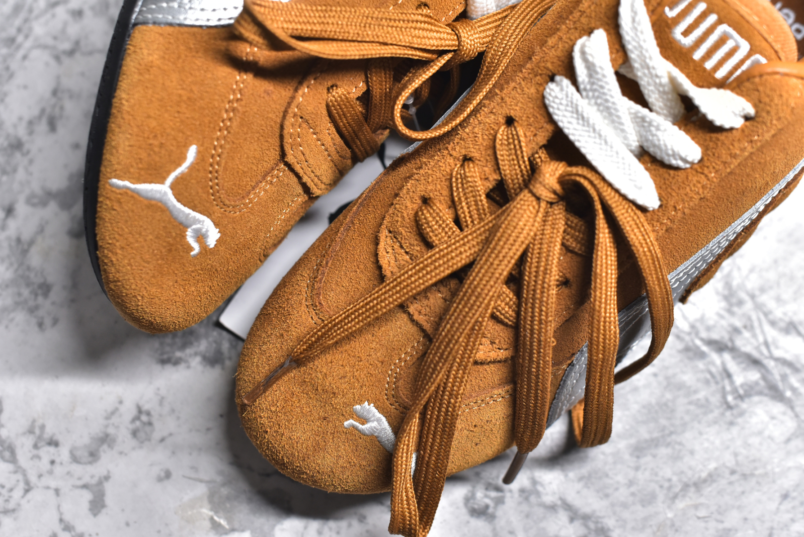 图片[8]-#彪马二代 Puma Palermo OG 复古单品 彪马 防滑耐磨低帮德训板鞋 孔眼底座和脚趾凸起由绒面革材料制成 支持侧踏时的踏步工作 脚背和侧板采用尼龙网布 即使在健身房等使用环境中也能确保透气性 像吸盘一样的设计是为了提高体育馆表面的抓地力性能 尺码： 36 36.5 37.5 38 38.5 39 40 40.5 41 42 42.5 43 44 45-选品中心