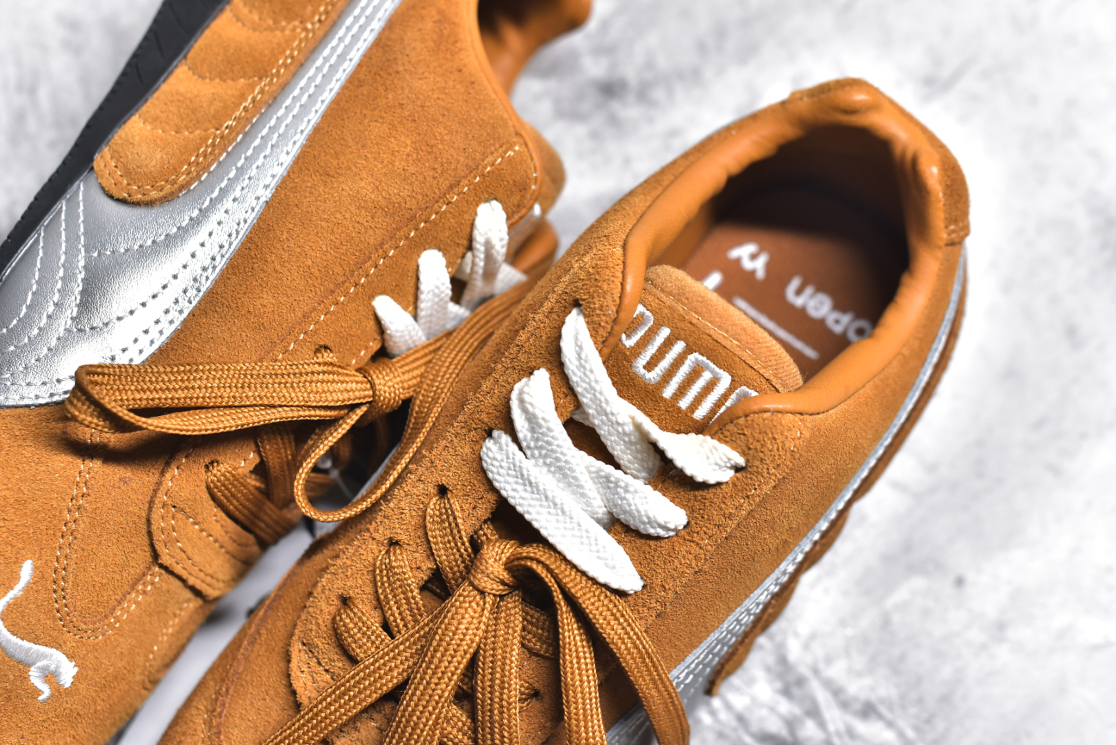 图片[9]-#彪马二代 Puma Palermo OG 复古单品 彪马 防滑耐磨低帮德训板鞋 孔眼底座和脚趾凸起由绒面革材料制成 支持侧踏时的踏步工作 脚背和侧板采用尼龙网布 即使在健身房等使用环境中也能确保透气性 像吸盘一样的设计是为了提高体育馆表面的抓地力性能 尺码： 36 36.5 37.5 38 38.5 39 40 40.5 41 42 42.5 43 44 45-选品中心