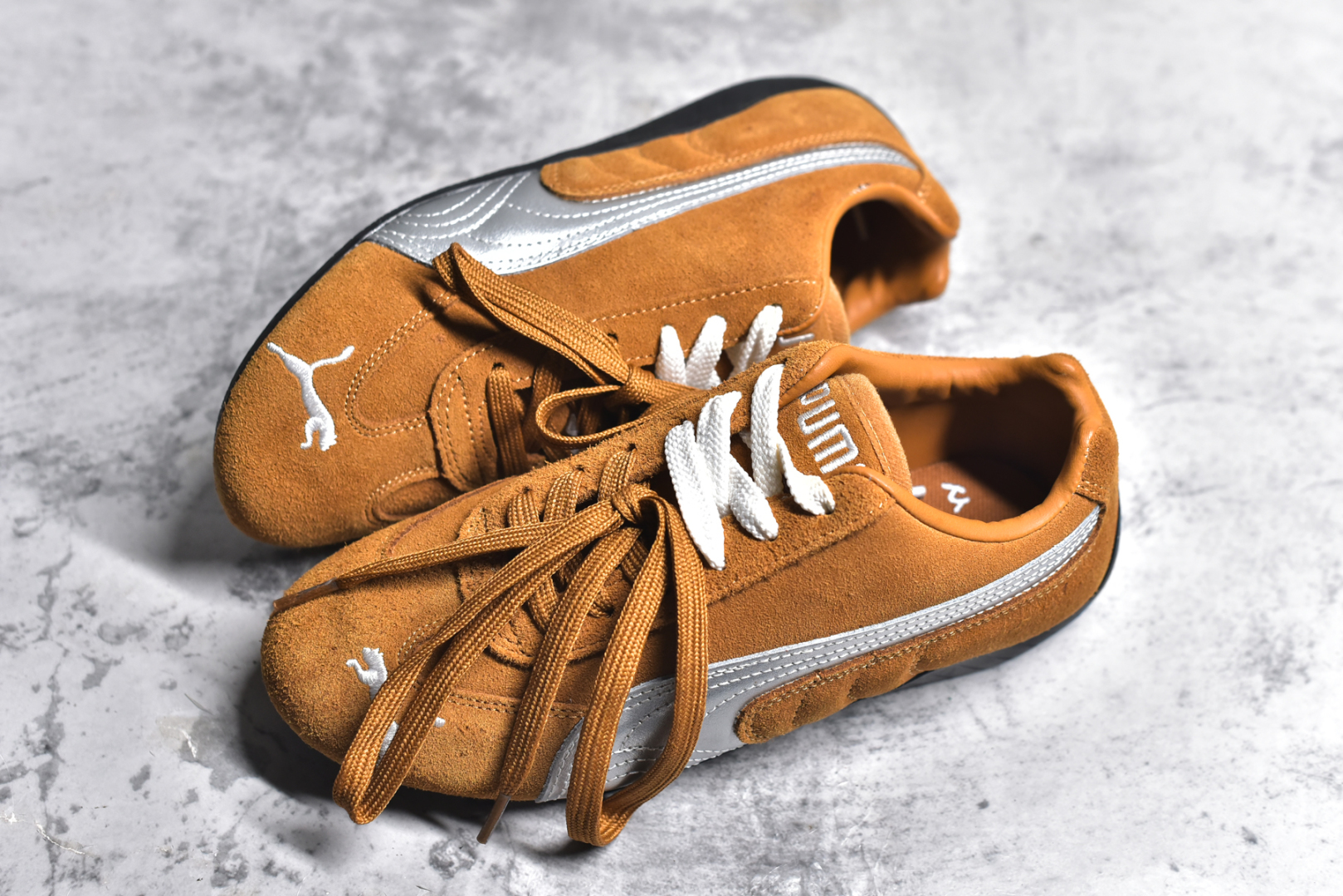 图片[7]-#彪马二代 Puma Palermo OG 复古单品 彪马 防滑耐磨低帮德训板鞋 孔眼底座和脚趾凸起由绒面革材料制成 支持侧踏时的踏步工作 脚背和侧板采用尼龙网布 即使在健身房等使用环境中也能确保透气性 像吸盘一样的设计是为了提高体育馆表面的抓地力性能 尺码： 36 36.5 37.5 38 38.5 39 40 40.5 41 42 42.5 43 44 45-选品中心