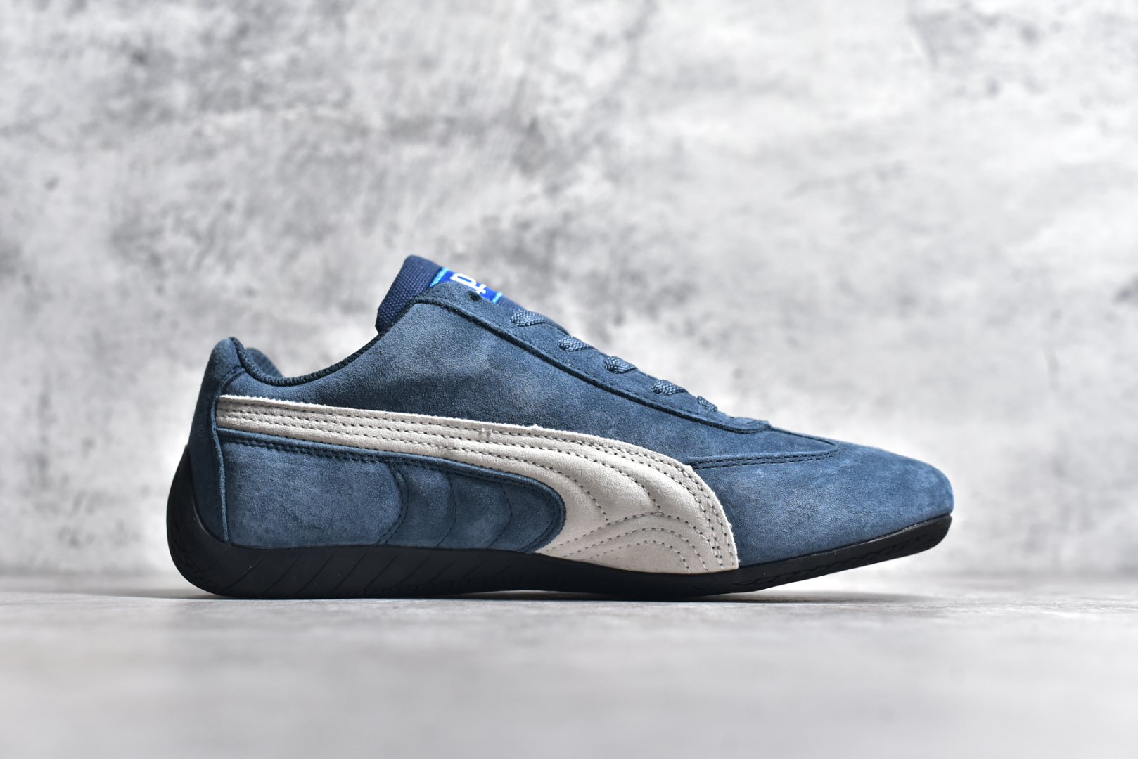 图片[3]-#彪马二代 Puma Palermo OG 复古单品 彪马 防滑耐磨低帮德训板鞋 孔眼底座和脚趾凸起由绒面革材料制成 支持侧踏时的踏步工作 脚背和侧板采用尼龙网布 即使在健身房等使用环境中也能确保透气性 像吸盘一样的设计是为了提高体育馆表面的抓地力性能 尺码： 36 36.5 37.5 38 38.5 39 40 40.5 41 42 42.5 43 44 45-选品中心