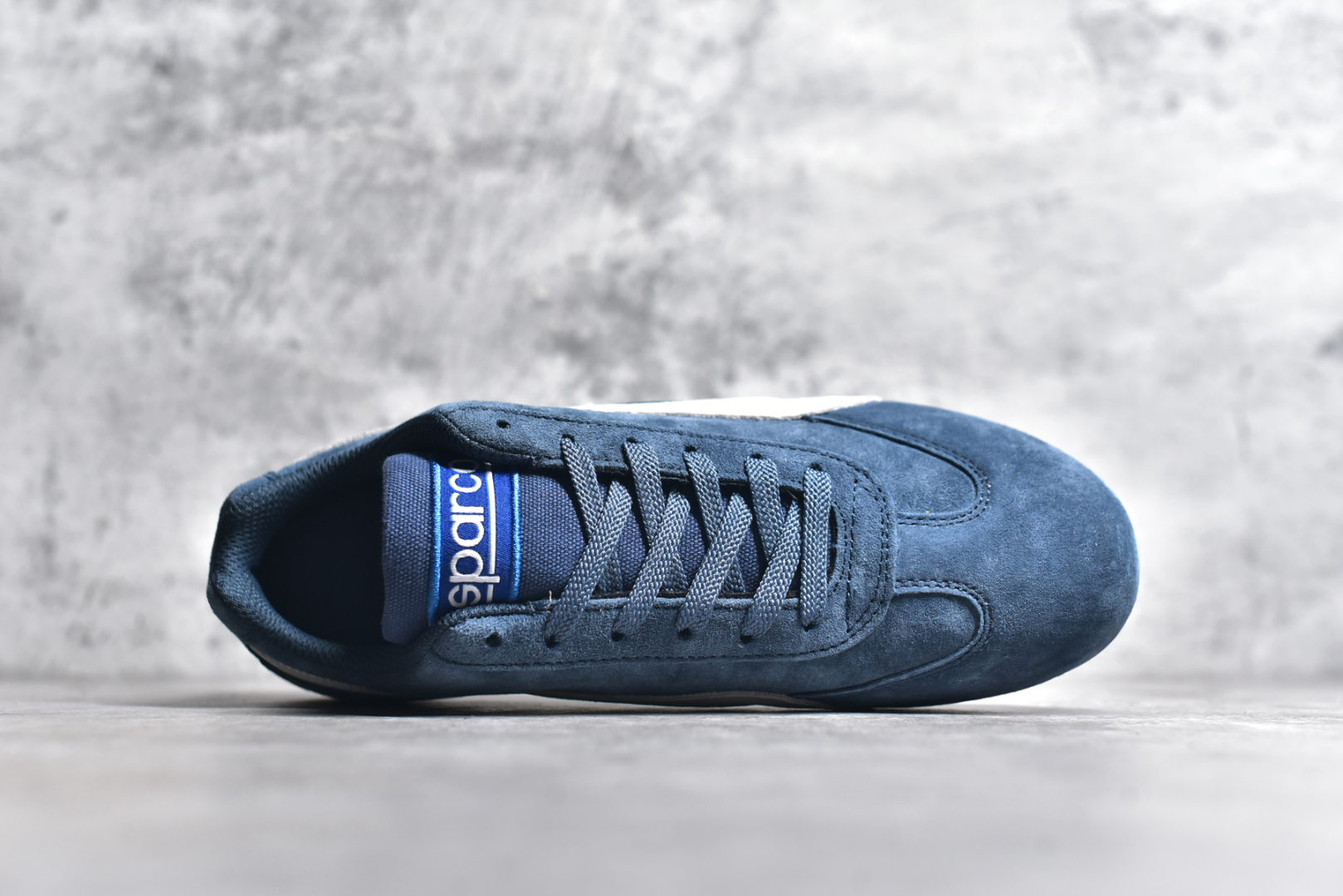 图片[4]-#彪马二代 Puma Palermo OG 复古单品 彪马 防滑耐磨低帮德训板鞋 孔眼底座和脚趾凸起由绒面革材料制成 支持侧踏时的踏步工作 脚背和侧板采用尼龙网布 即使在健身房等使用环境中也能确保透气性 像吸盘一样的设计是为了提高体育馆表面的抓地力性能 尺码： 36 36.5 37.5 38 38.5 39 40 40.5 41 42 42.5 43 44 45-选品中心