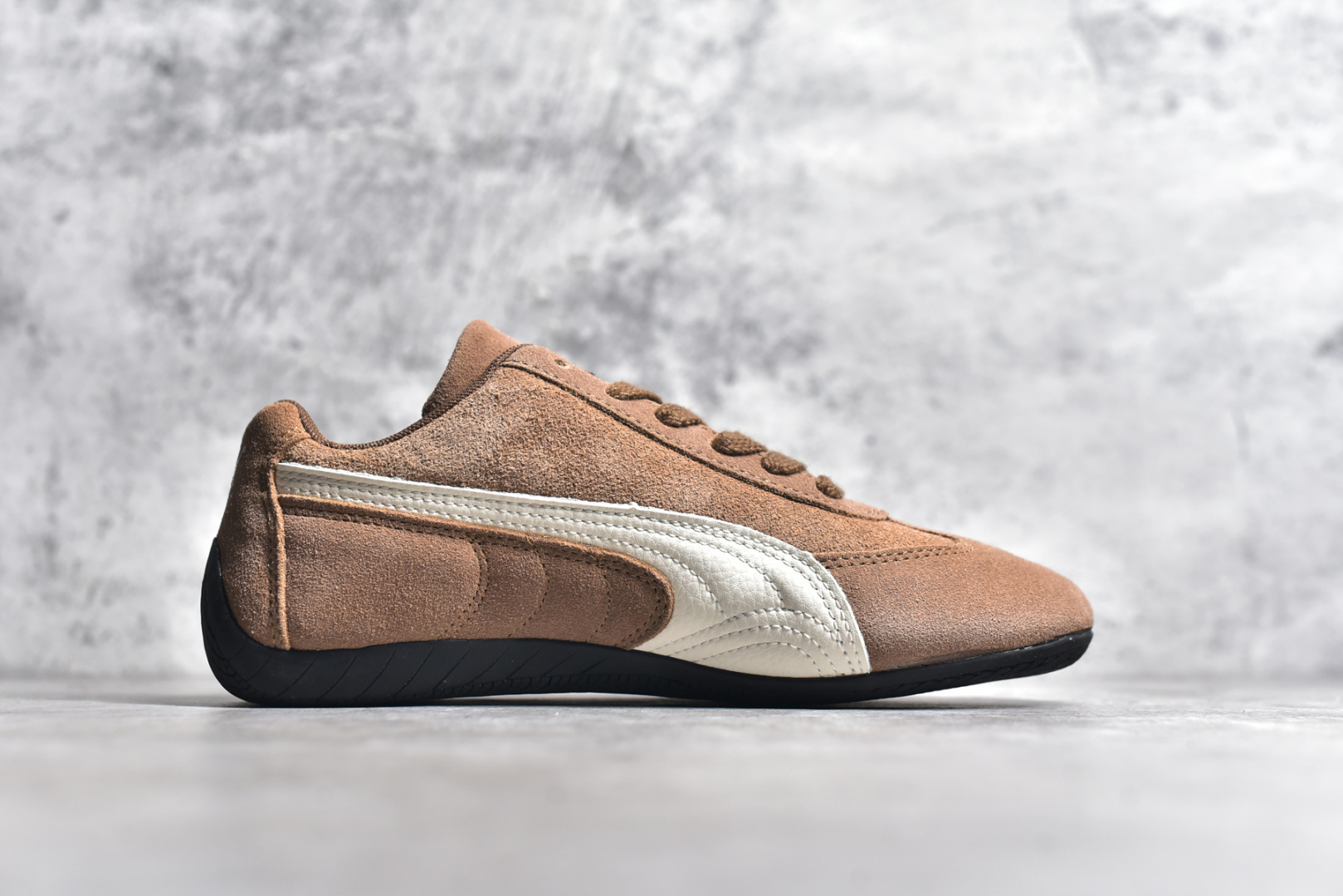 图片[3]-#彪马二代 Puma Palermo OG 复古单品 彪马 防滑耐磨低帮德训板鞋 孔眼底座和脚趾凸起由绒面革材料制成 支持侧踏时的踏步工作 脚背和侧板采用尼龙网布 即使在健身房等使用环境中也能确保透气性 像吸盘一样的设计是为了提高体育馆表面的抓地力性能 尺码： 36 36.5 37.5 38 38.5 39 40 40.5 41 42 42.5 43 44 45\”},\”album\”：{\”isWatermark\”：true,\”myCommidityCount\”：14529,\”online\”：true,\”qrcode\”：\”https：//xcimg.szwego.com/h5_9c837543_a96c_494c_ba02_3d8acde48471.jpg-选品中心