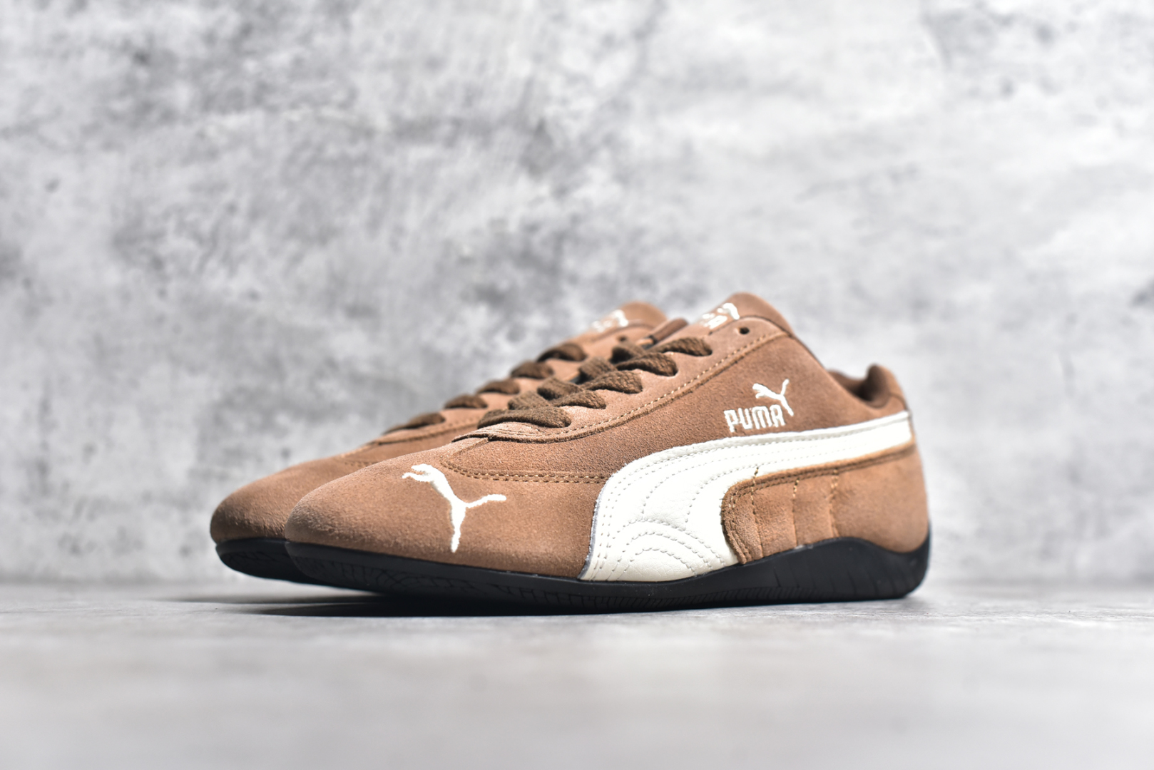 图片[2]-#彪马二代 Puma Palermo OG 复古单品 彪马 防滑耐磨低帮德训板鞋 孔眼底座和脚趾凸起由绒面革材料制成 支持侧踏时的踏步工作 脚背和侧板采用尼龙网布 即使在健身房等使用环境中也能确保透气性 像吸盘一样的设计是为了提高体育馆表面的抓地力性能 尺码： 36 36.5 37.5 38 38.5 39 40 40.5 41 42 42.5 43 44 45\”},\”album\”：{\”isWatermark\”：true,\”myCommidityCount\”：14529,\”online\”：true,\”qrcode\”：\”https：//xcimg.szwego.com/h5_9c837543_a96c_494c_ba02_3d8acde48471.jpg-选品中心