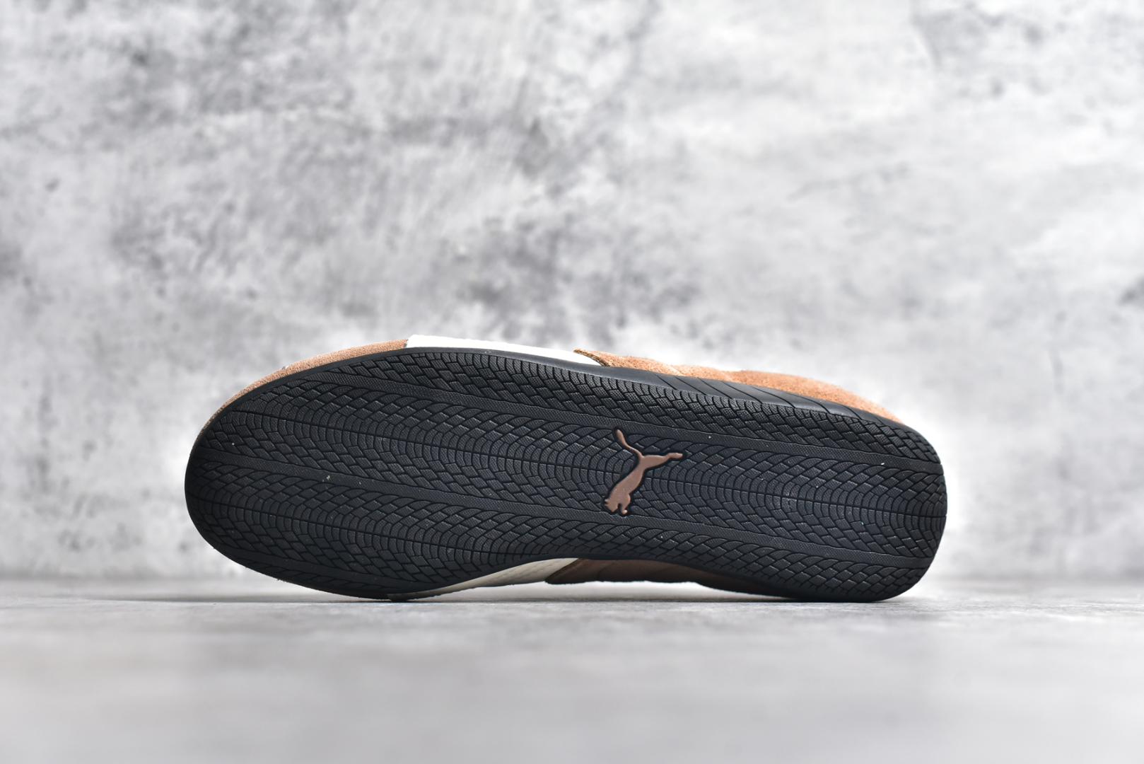 图片[6]-#彪马二代 Puma Palermo OG 复古单品 彪马 防滑耐磨低帮德训板鞋 孔眼底座和脚趾凸起由绒面革材料制成 支持侧踏时的踏步工作 脚背和侧板采用尼龙网布 即使在健身房等使用环境中也能确保透气性 像吸盘一样的设计是为了提高体育馆表面的抓地力性能 尺码： 36 36.5 37.5 38 38.5 39 40 40.5 41 42 42.5 43 44 45\”},\”album\”：{\”isWatermark\”：true,\”myCommidityCount\”：14529,\”online\”：true,\”qrcode\”：\”https：//xcimg.szwego.com/h5_9c837543_a96c_494c_ba02_3d8acde48471.jpg-选品中心