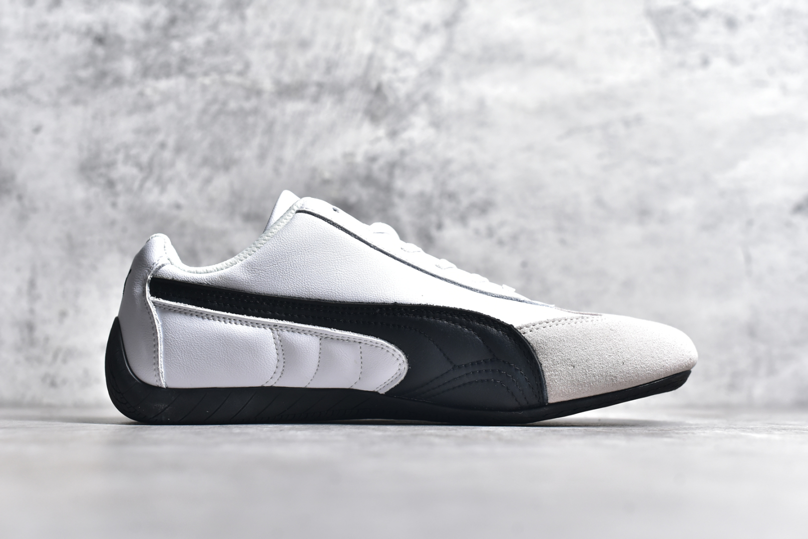 图片[3]-#彪马二代 Puma Palermo OG 复古单品 彪马 防滑耐磨低帮德训板鞋 孔眼底座和脚趾凸起由绒面革材料制成 支持侧踏时的踏步工作 脚背和侧板采用尼龙网布 即使在健身房等使用环境中也能确保透气性 像吸盘一样的设计是为了提高体育馆表面的抓地力性能 尺码： 36 36.5 37.5 38 38.5 39 40 40.5 41 42 42.5 43 44 45-选品中心