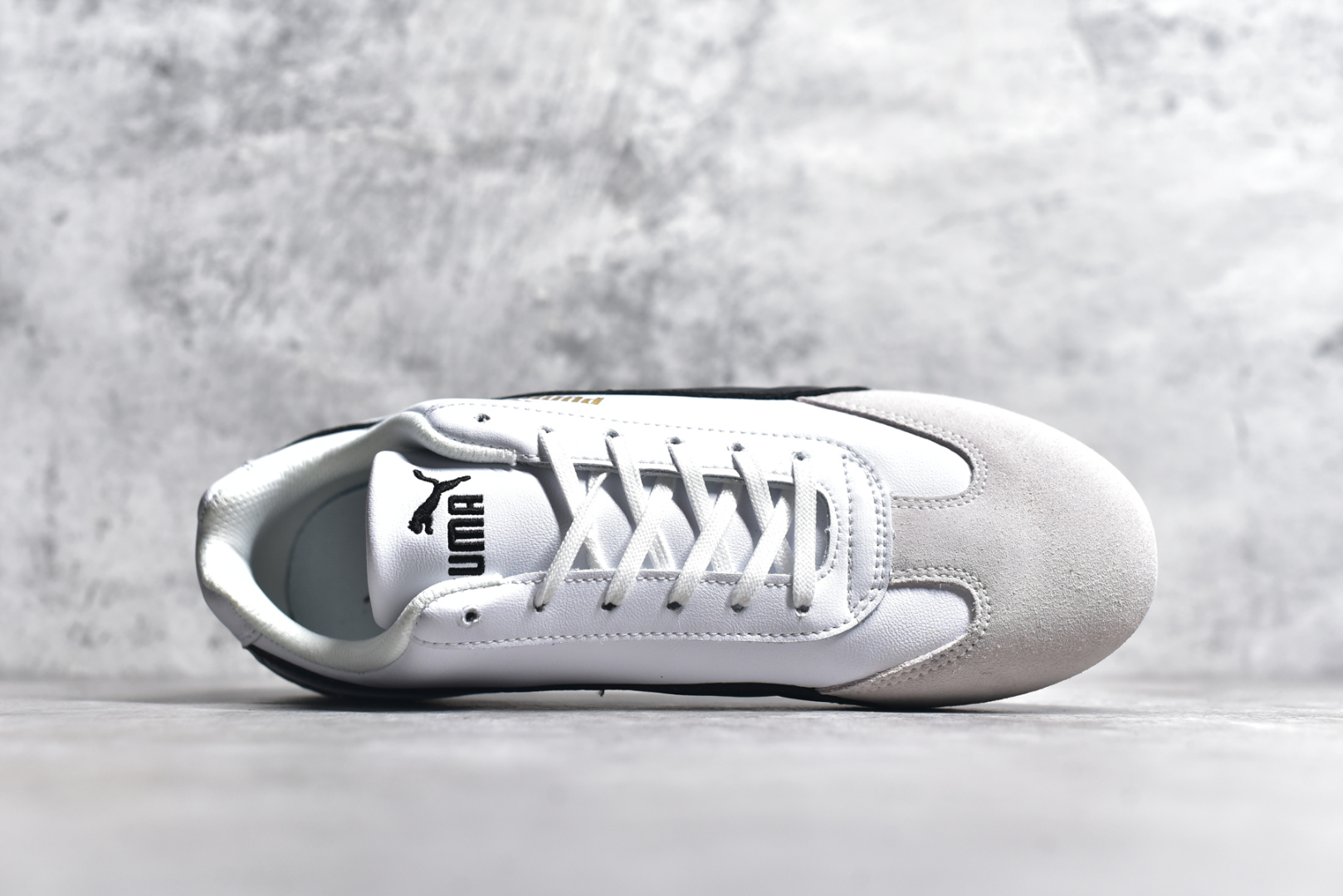 图片[4]-#彪马二代 Puma Palermo OG 复古单品 彪马 防滑耐磨低帮德训板鞋 孔眼底座和脚趾凸起由绒面革材料制成 支持侧踏时的踏步工作 脚背和侧板采用尼龙网布 即使在健身房等使用环境中也能确保透气性 像吸盘一样的设计是为了提高体育馆表面的抓地力性能 尺码： 36 36.5 37.5 38 38.5 39 40 40.5 41 42 42.5 43 44 45-选品中心