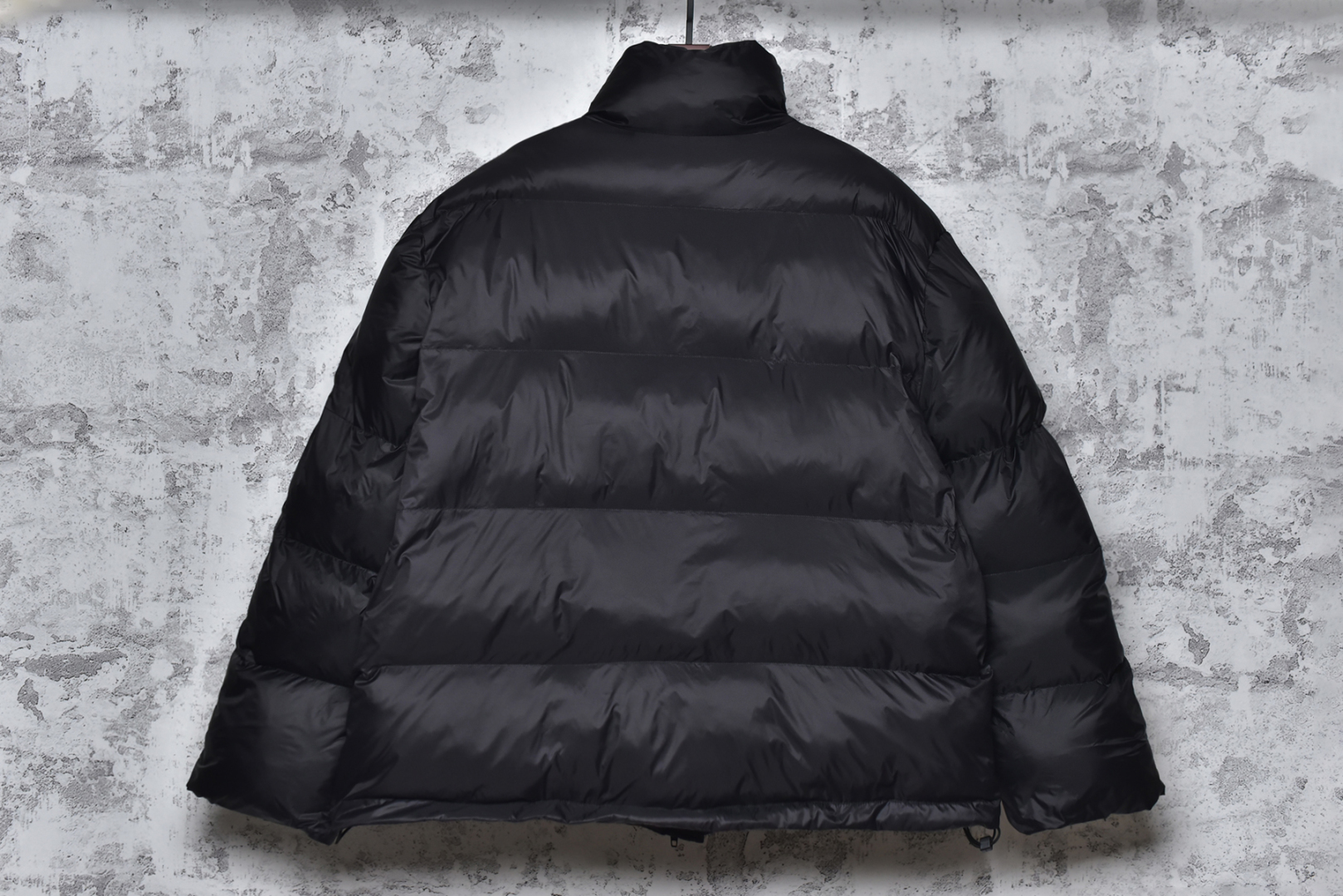 图片[2]-#Balenciaga/巴黎世家 24Fw 3B字母滑雪棉服外套 精选再生100%聚酯纤维纱线制成，主身面料为400T再生尼龙面料，高密尼丝纺防水材质，在经历成品布料染色防水后依然能保持面料的柔软及防水透气性手塞棉，具有很好的蓬松度，全套辅料独立开发，满满的高级观感，简单而不简约，宽松版型遮肉显瘦不挑人 尺码：46 48 50 52-选品中心