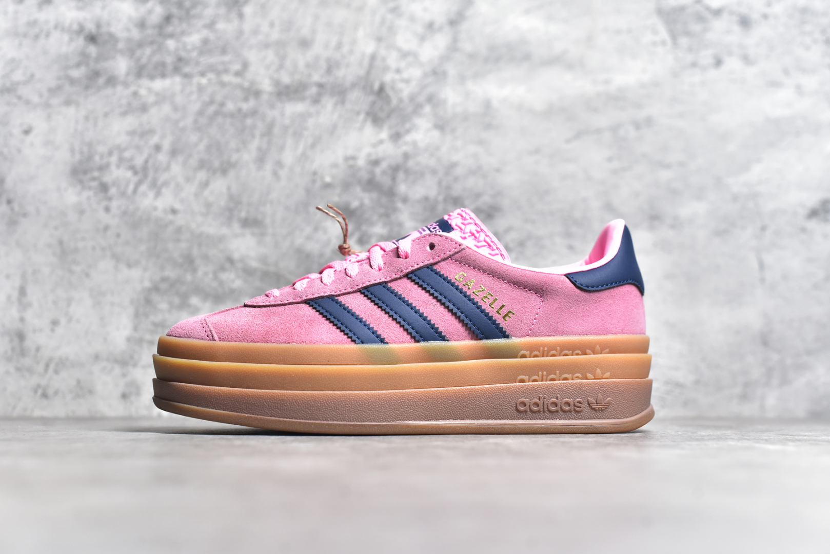 #AD Originals Gazelle Bold W 三叶草厚底休闲防滑耐磨低帮板鞋 鞋头出色设计 塑就出众贴合感稳固的后跟贴合足部曲线设计软弹舒适 不易磨脚橡胶鞋底配合防滑纹路设计 平稳抓地 货号：HO6122 尺码：35.5-40-选品中心