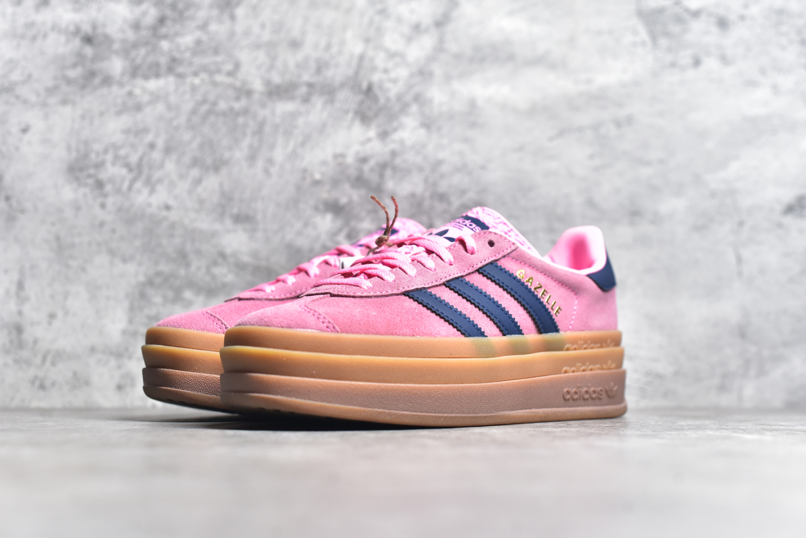 图片[2]-#AD Originals Gazelle Bold W 三叶草厚底休闲防滑耐磨低帮板鞋 鞋头出色设计 塑就出众贴合感稳固的后跟贴合足部曲线设计软弹舒适 不易磨脚橡胶鞋底配合防滑纹路设计 平稳抓地 货号：HO6122 尺码：35.5-40-选品中心