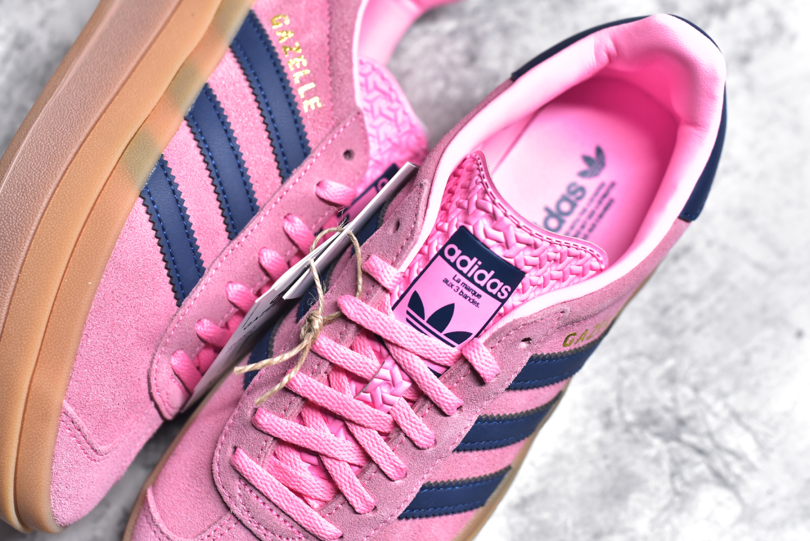 图片[9]-#AD Originals Gazelle Bold W 三叶草厚底休闲防滑耐磨低帮板鞋 鞋头出色设计 塑就出众贴合感稳固的后跟贴合足部曲线设计软弹舒适 不易磨脚橡胶鞋底配合防滑纹路设计 平稳抓地 货号：HO6122 尺码：35.5-40-选品中心