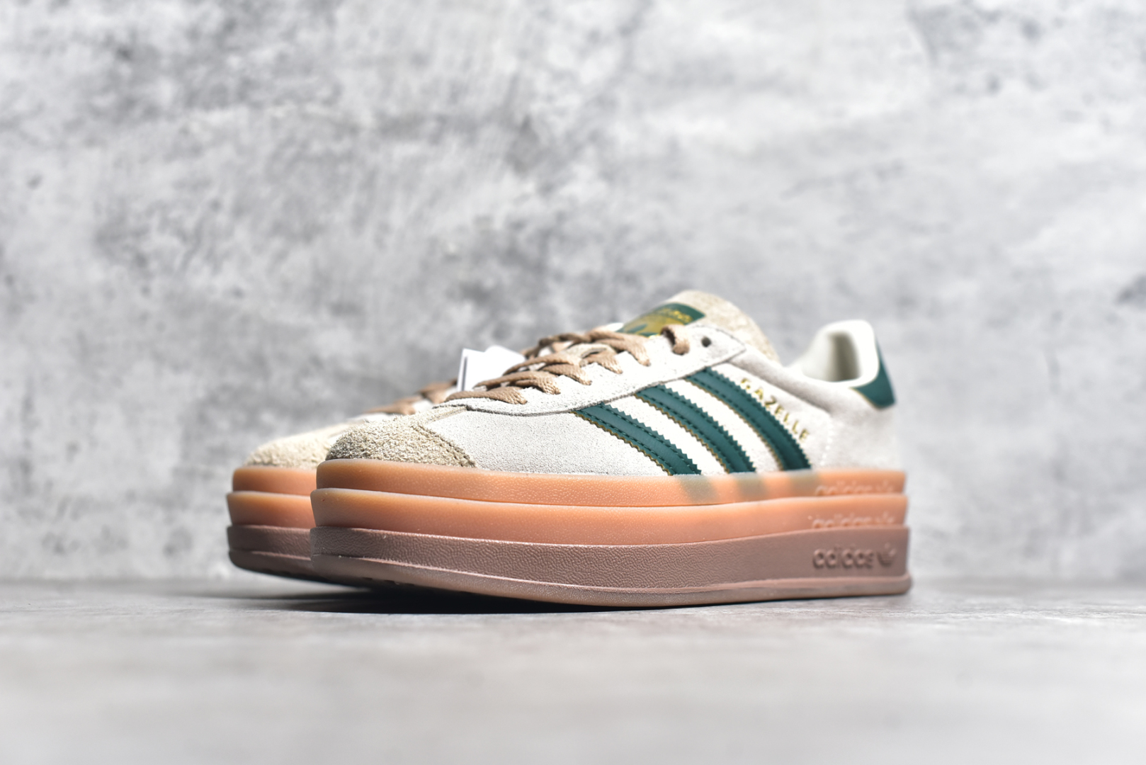 图片[2]-#AD Originals Gazelle Bold W 三叶草厚底休闲防滑耐磨低帮板鞋 鞋头出色设计 塑就出众贴合感稳固的后跟贴合足部曲线设计软弹舒适 不易磨脚橡胶鞋底配合防滑纹路设计 平稳抓地 货号：ID7056 尺码：35.5-40-选品中心