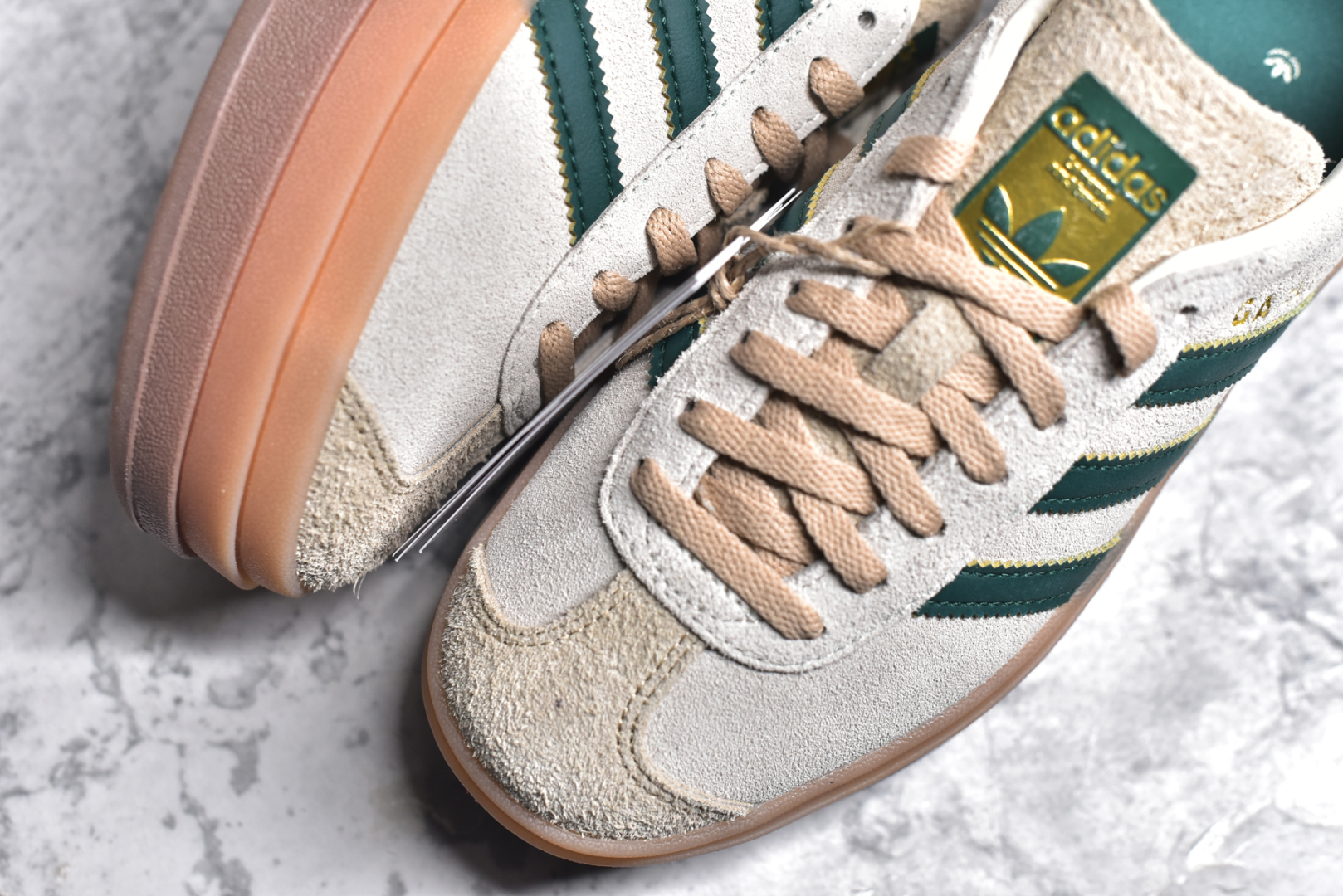 图片[8]-#AD Originals Gazelle Bold W 三叶草厚底休闲防滑耐磨低帮板鞋 鞋头出色设计 塑就出众贴合感稳固的后跟贴合足部曲线设计软弹舒适 不易磨脚橡胶鞋底配合防滑纹路设计 平稳抓地 货号：ID7056 尺码：35.5-40-选品中心