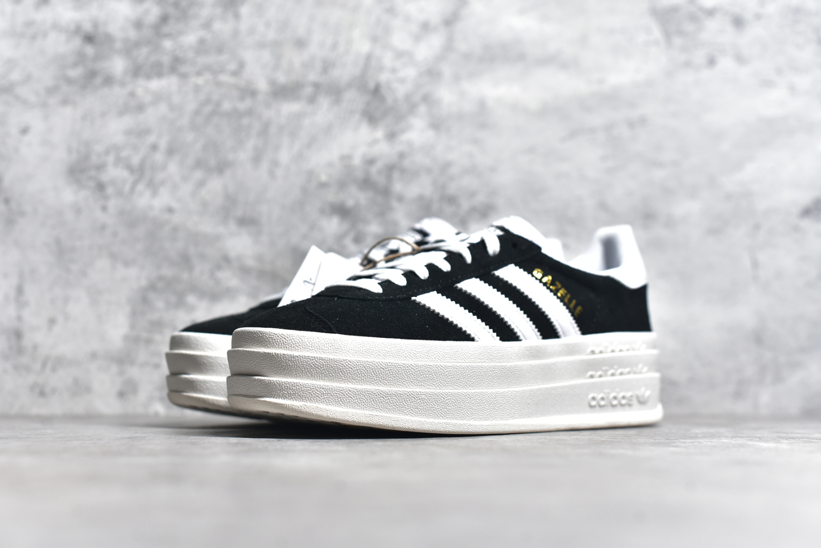 图片[2]-#AD Originals Gazelle Bold W 三叶草厚底休闲防滑耐磨低帮板鞋 鞋头出色设计 塑就出众贴合感稳固的后跟贴合足部曲线设计软弹舒适 不易磨脚橡胶鞋底配合防滑纹路设计 平稳抓地 货号：IE0429 尺码：35.5-40-选品中心