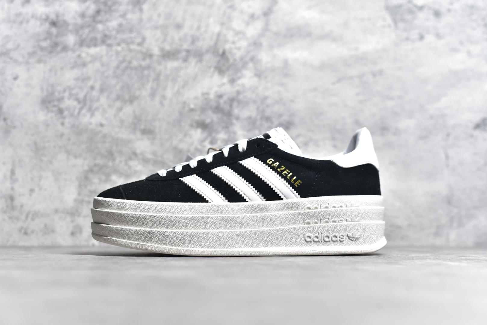 #AD Originals Gazelle Bold W 三叶草厚底休闲防滑耐磨低帮板鞋 鞋头出色设计 塑就出众贴合感稳固的后跟贴合足部曲线设计软弹舒适 不易磨脚橡胶鞋底配合防滑纹路设计 平稳抓地 货号：IE0429 尺码：35.5-40-选品中心