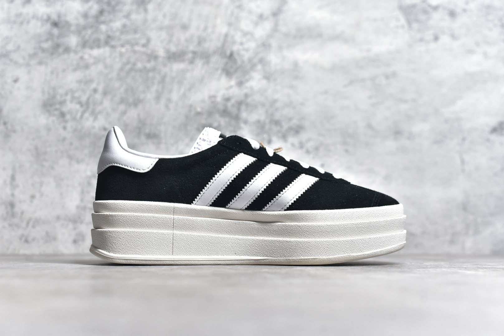 图片[3]-#AD Originals Gazelle Bold W 三叶草厚底休闲防滑耐磨低帮板鞋 鞋头出色设计 塑就出众贴合感稳固的后跟贴合足部曲线设计软弹舒适 不易磨脚橡胶鞋底配合防滑纹路设计 平稳抓地 货号：IE0429 尺码：35.5-40-选品中心