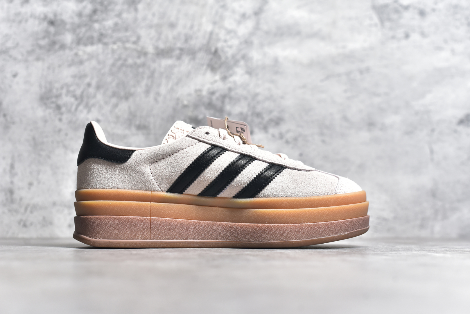 图片[3]-#AD Originals Gazelle Bold W 三叶草厚底休闲防滑耐磨低帮板鞋 鞋头出色设计 塑就出众贴合感稳固的后跟贴合足部曲线设计软弹舒适 不易磨脚橡胶鞋底配合防滑纹路设计 平稳抓地 货号：IE0429 尺码：35.5-40-选品中心
