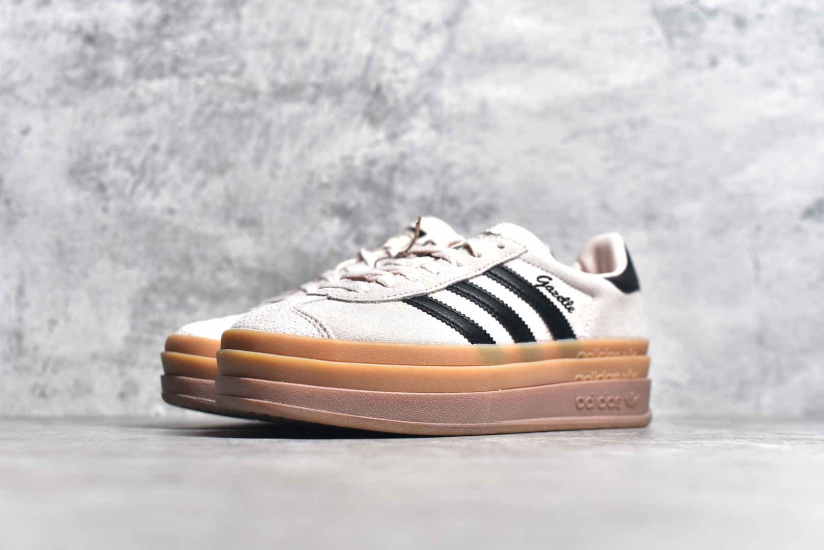 图片[2]-#AD Originals Gazelle Bold W 三叶草厚底休闲防滑耐磨低帮板鞋 鞋头出色设计 塑就出众贴合感稳固的后跟贴合足部曲线设计软弹舒适 不易磨脚橡胶鞋底配合防滑纹路设计 平稳抓地 货号：IE0429 尺码：35.5-40-选品中心