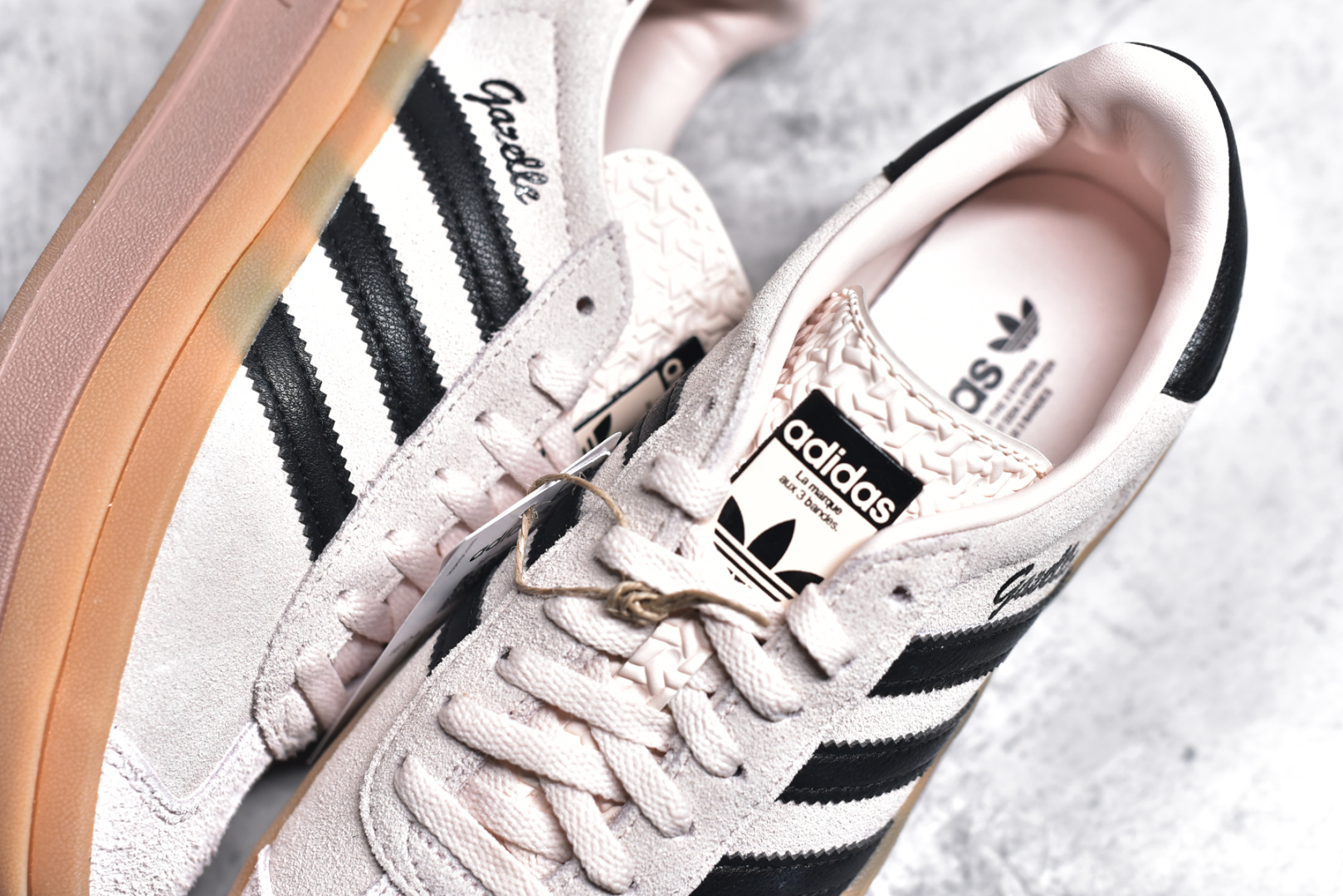图片[9]-#AD Originals Gazelle Bold W 三叶草厚底休闲防滑耐磨低帮板鞋 鞋头出色设计 塑就出众贴合感稳固的后跟贴合足部曲线设计软弹舒适 不易磨脚橡胶鞋底配合防滑纹路设计 平稳抓地 货号：IE0429 尺码：35.5-40-选品中心