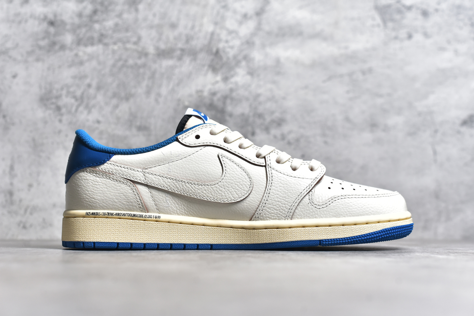 图片[3]-#Fragment x Travis Scott x Air Jordan 1 Low 藤原浩三方联名2.0 莞产大厂出品 市场首发 高品质尝鲜！ #原档高精度后跟鬼脸logo电绣效果 #原楦原纸板 铸造原味鞋型 #蜡化二次加工鞋带 无限还原细节 #织唛标细节修改、目前唯一正确鞋垫 #中底 背胶 皮料 清洁度 各方面细节秒杀， 原装配件 极限还原 尺码：35.5 36 36.5 37 38 38.5 39 40 40.5 41 42 42.5 43 44 44.5 45 45.5 46 47.5 48.5-选品中心
