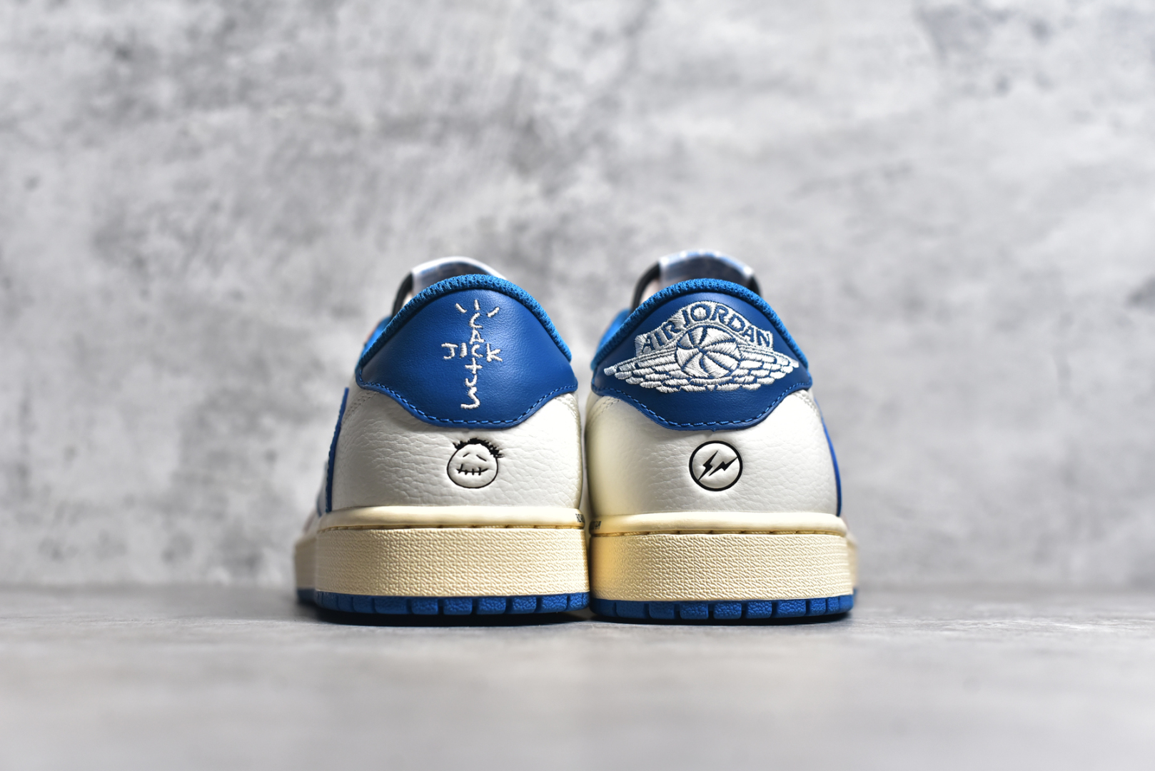 图片[5]-#Fragment x Travis Scott x Air Jordan 1 Low 藤原浩三方联名2.0 莞产大厂出品 市场首发 高品质尝鲜！ #原档高精度后跟鬼脸logo电绣效果 #原楦原纸板 铸造原味鞋型 #蜡化二次加工鞋带 无限还原细节 #织唛标细节修改、目前唯一正确鞋垫 #中底 背胶 皮料 清洁度 各方面细节秒杀， 原装配件 极限还原 尺码：35.5 36 36.5 37 38 38.5 39 40 40.5 41 42 42.5 43 44 44.5 45 45.5 46 47.5 48.5-选品中心