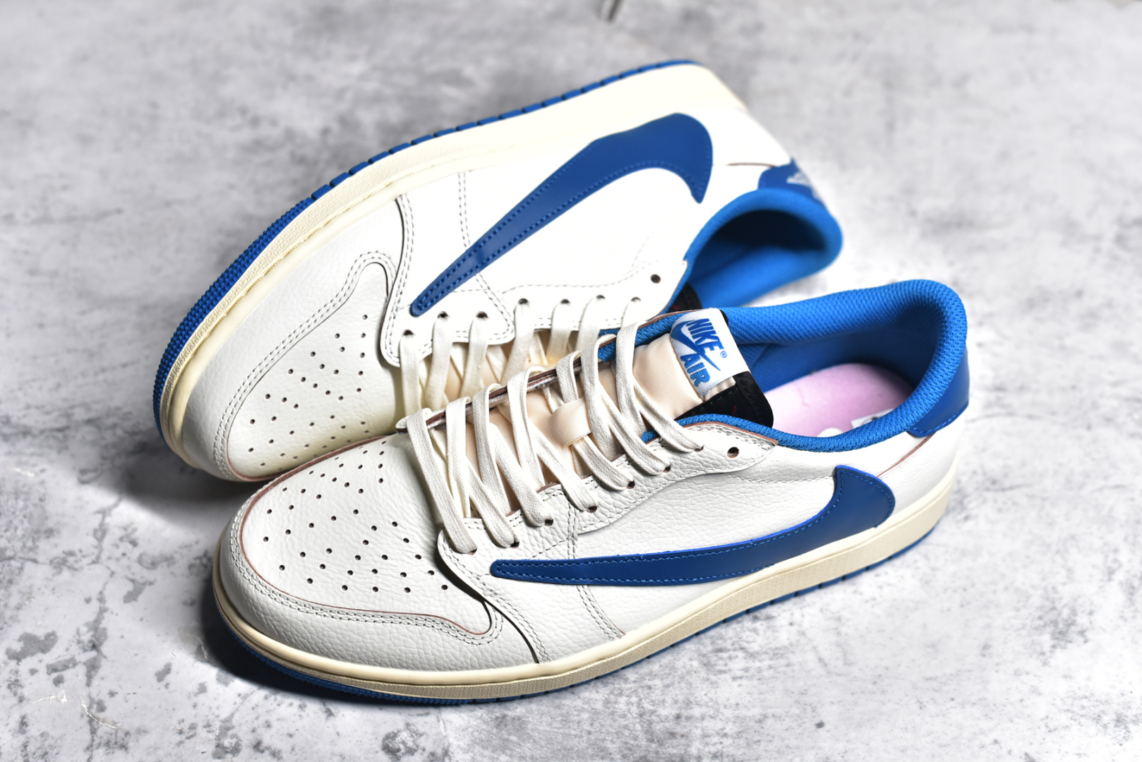图片[7]-#Fragment x Travis Scott x Air Jordan 1 Low 藤原浩三方联名2.0 莞产大厂出品 市场首发 高品质尝鲜！ #原档高精度后跟鬼脸logo电绣效果 #原楦原纸板 铸造原味鞋型 #蜡化二次加工鞋带 无限还原细节 #织唛标细节修改、目前唯一正确鞋垫 #中底 背胶 皮料 清洁度 各方面细节秒杀， 原装配件 极限还原 尺码：35.5 36 36.5 37 38 38.5 39 40 40.5 41 42 42.5 43 44 44.5 45 45.5 46 47.5 48.5-选品中心
