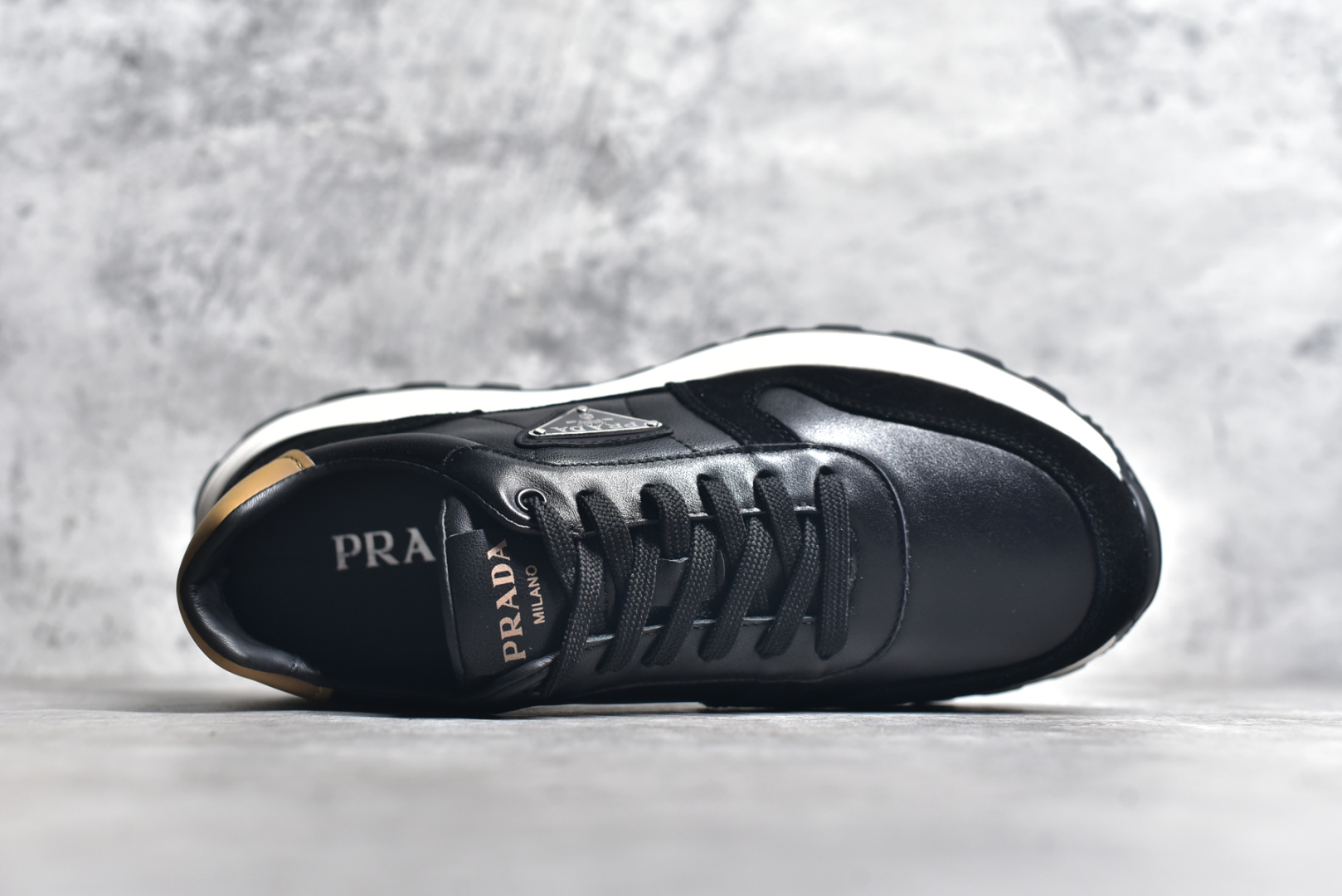 图片[4]-#意大利高奢品牌·普拉达Prada Cloudbust Thunder Low Sneakers 老爹百搭休闲运动男鞋系列 #广东大厂品质 专柜同步 新款Prada Cloudbust Thunder运动鞋设计以雕塑感设计重新演绎PRADA男士风格，搭配牛反绒皮和轻质橡胶发泡鞋底，独具时尚个性风格。大气个性更潮更抢眼更追求档次，它将颠覆旧念，与您共度时尚潮人必备! 面料采用原版进口小牛皮 牛皮内里垫脚 橡胶发泡大底 轻便防滑耐磨 脚感舒适 款式耐看做工精细 配以简洁利落的鞋楦 彰显男人的果敢和硬朗 尺码：39-44（皮鞋码）-选品中心